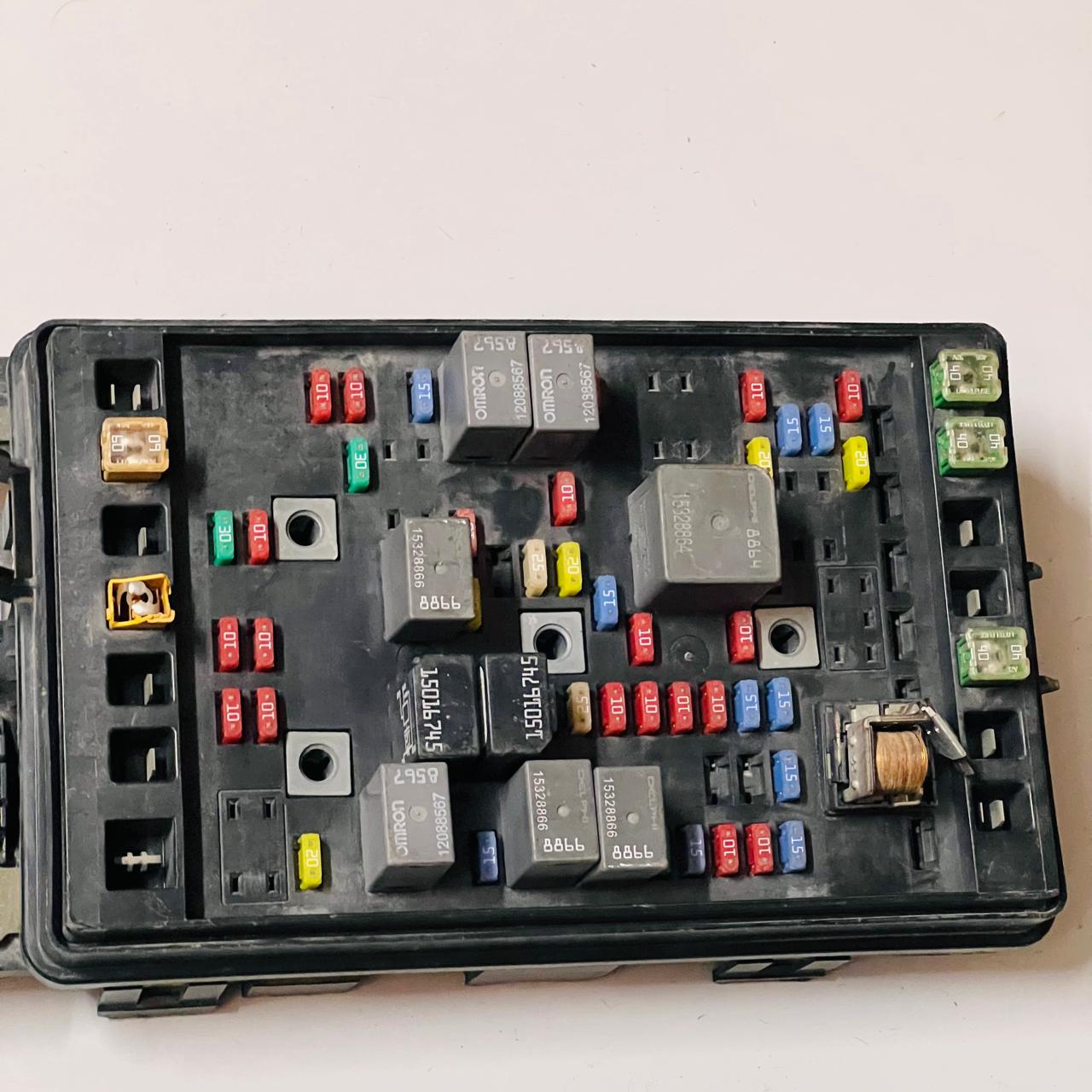 Chevrolet Trailblazer Fuse Box PN 15141559  OEM 2006