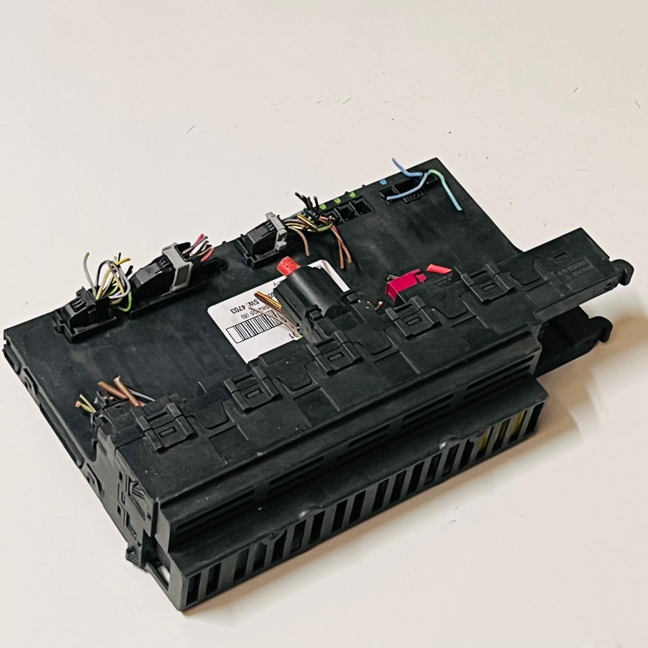 Mercedes Benz W211 2115453301 5DK008047-11 fuse box control unit