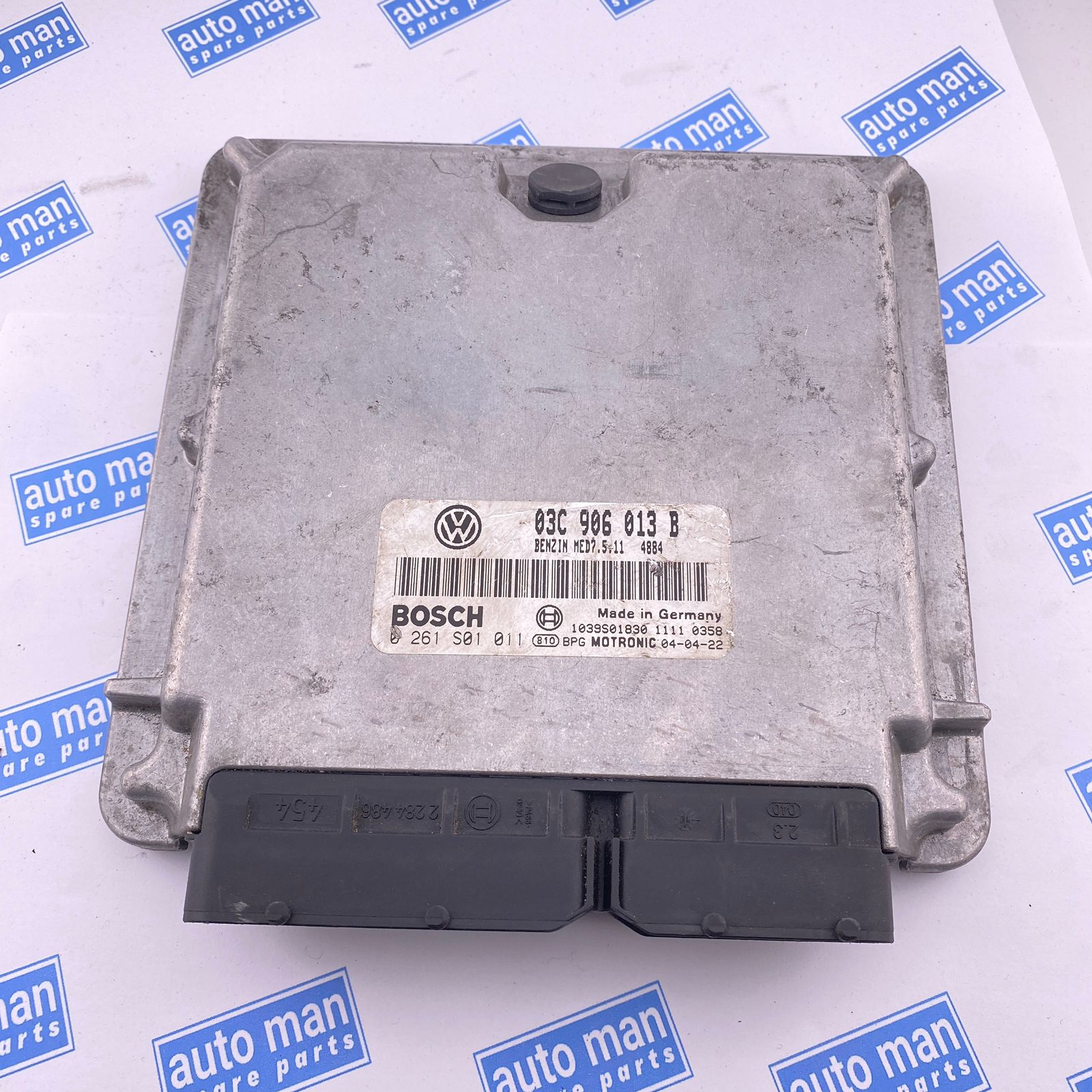 VW Polo 2004 petrol engine control unit Bosch 03C906013B 0261S01011 1039S01830