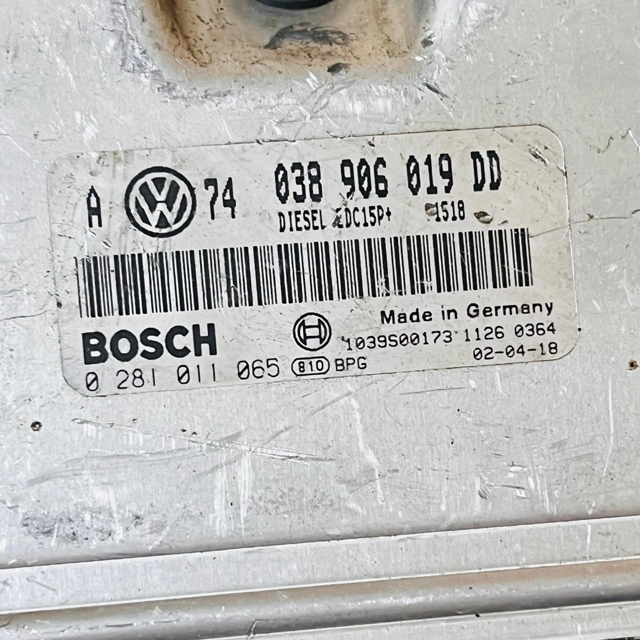 VOLKSWAGEN Golf Beetle Engine control unit  ECU 038906019DD 0281011065