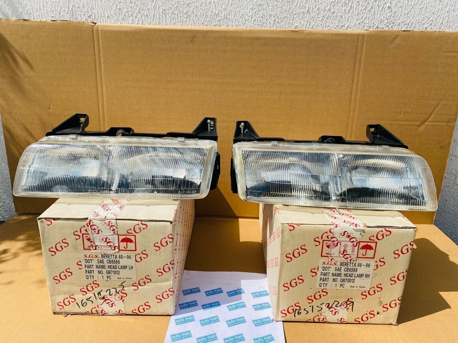 1988-1996 CHEVY BERETTA Headlight/ 16515225 / 16515224 left and right side both