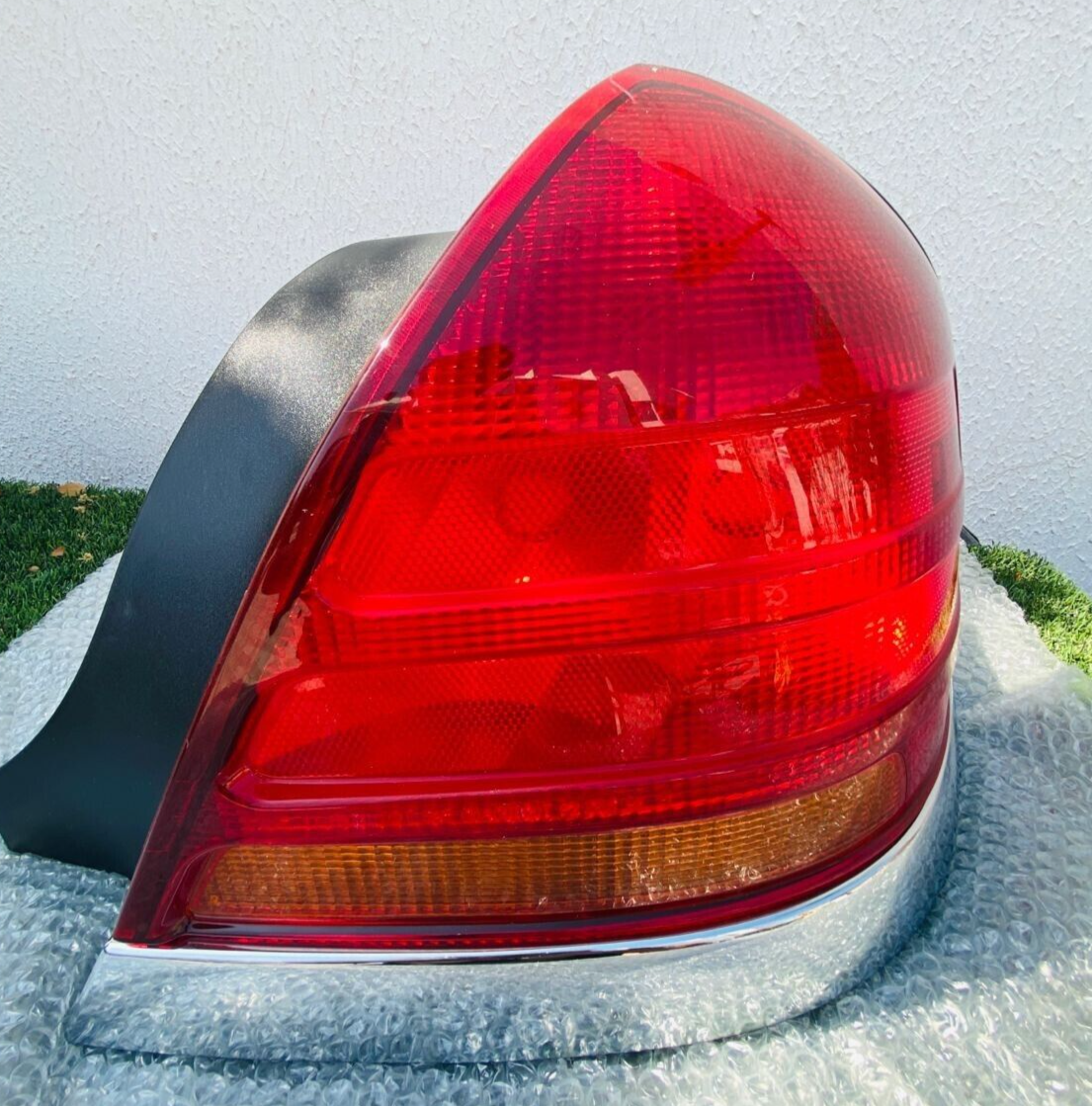 TYC Tail Light Assembly Right 11537101 3W7Z13404CA for Ford