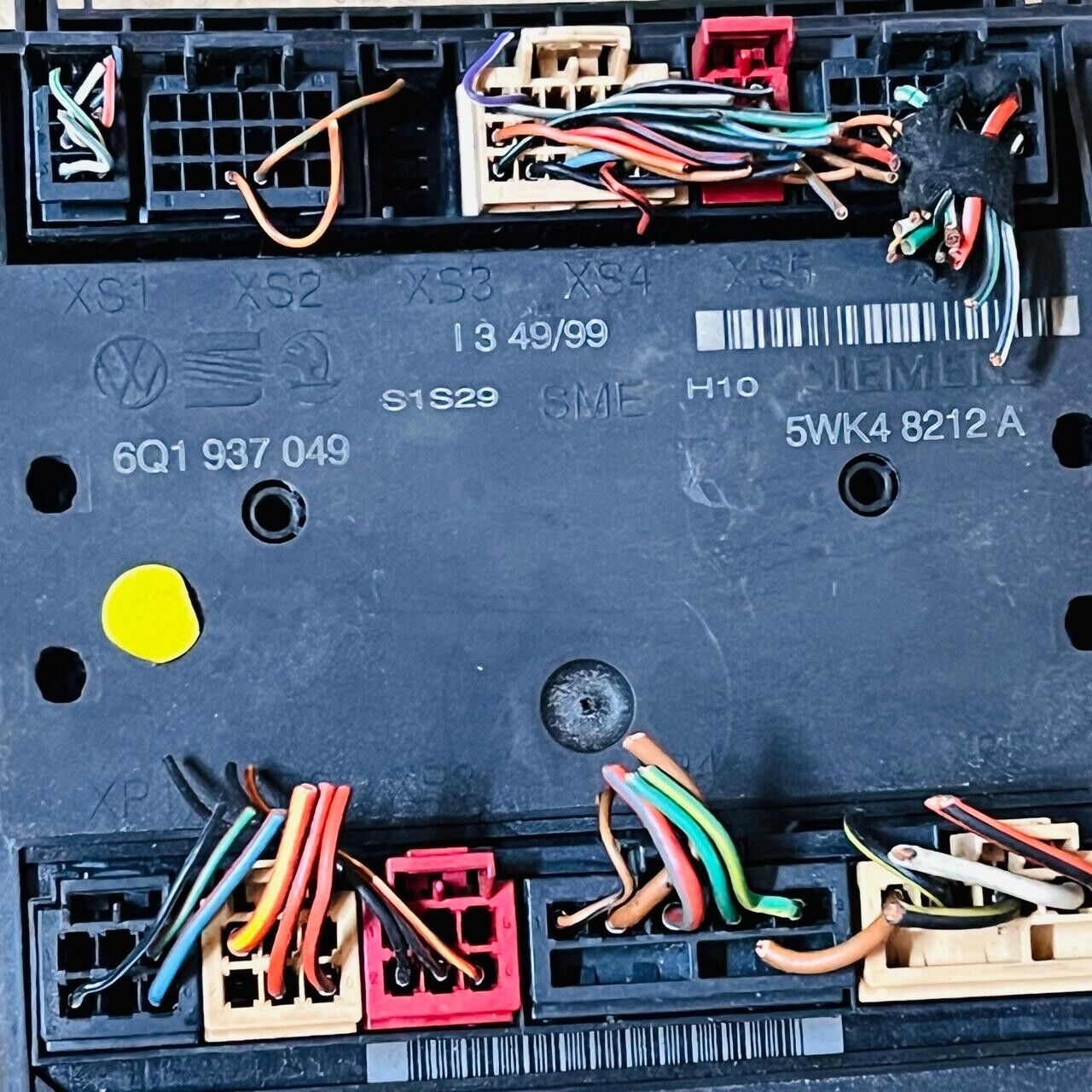 Volkswagen Siemens Body Control Module BCM - 6Q1937049 / 5WK48212A