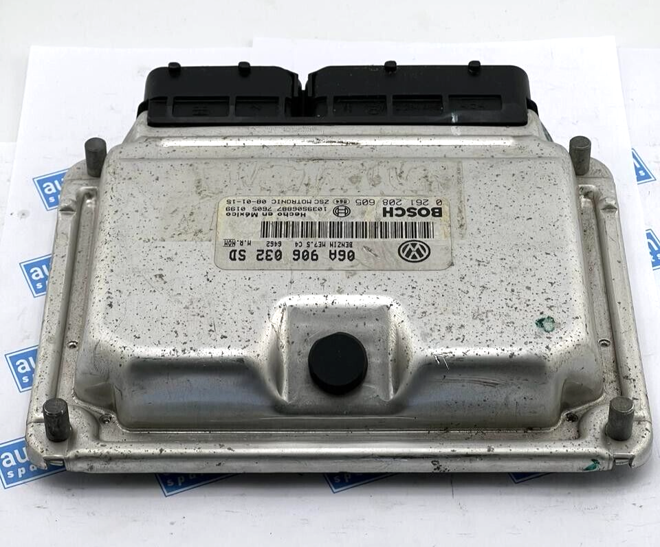 VW BEETLE 2.0 06A 906 032 SD ECU 06A906032SD 0261208605