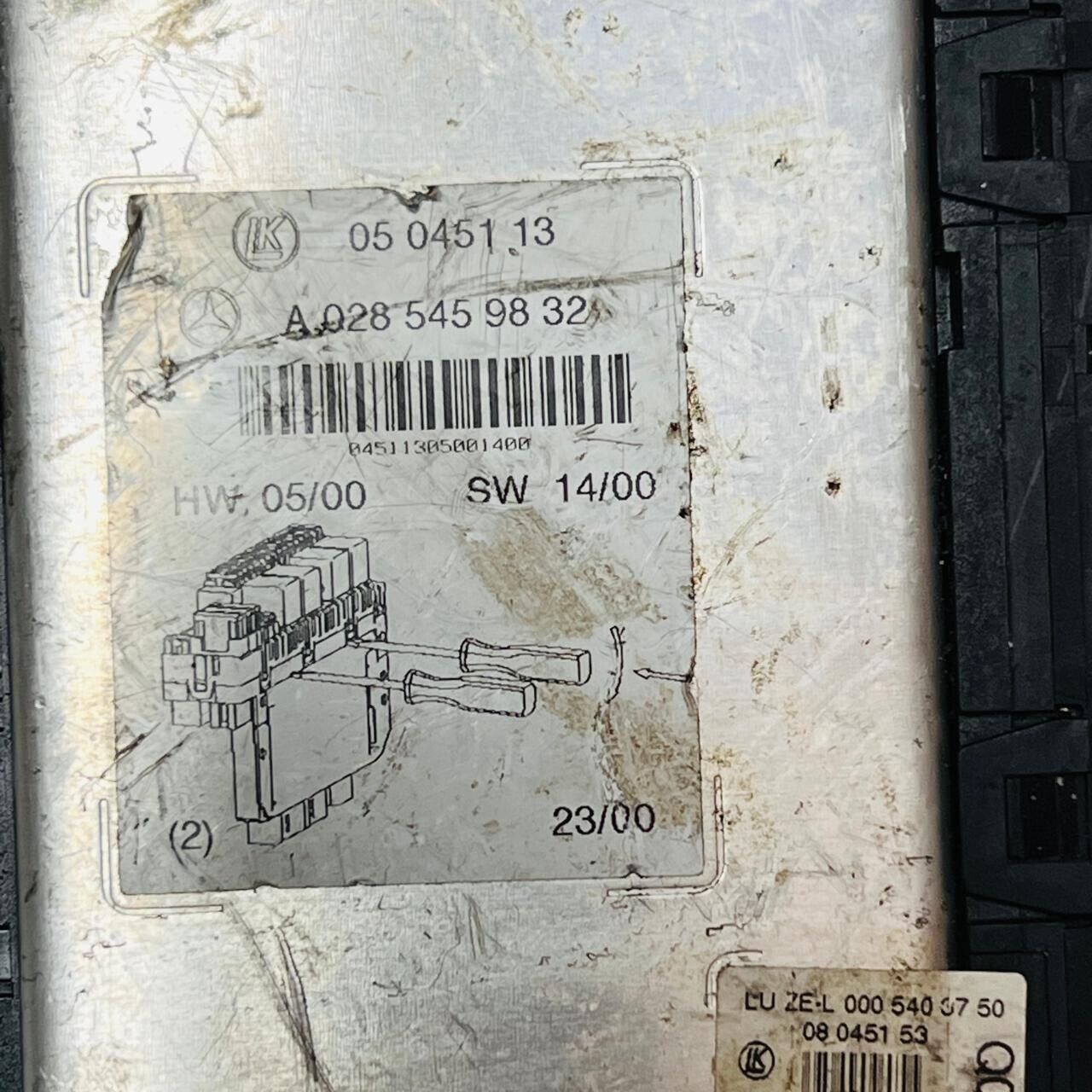 2000-2006 Mercedes-Benz S600 Fuse Relay Box - 05045113 / A0285459832