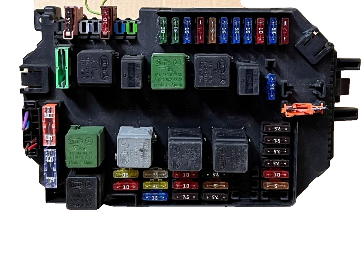 Mercedes Front Under Hood Fuse Box Module Assembly  A2215450001/08022155