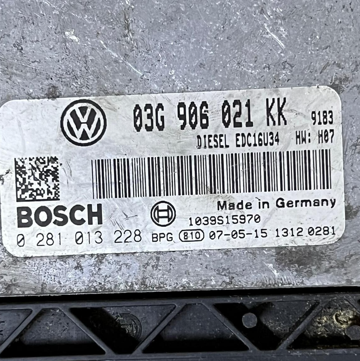 2006 Volkswagen Golf Engine Control Unit ECU - 03G906021KK / 0281013228