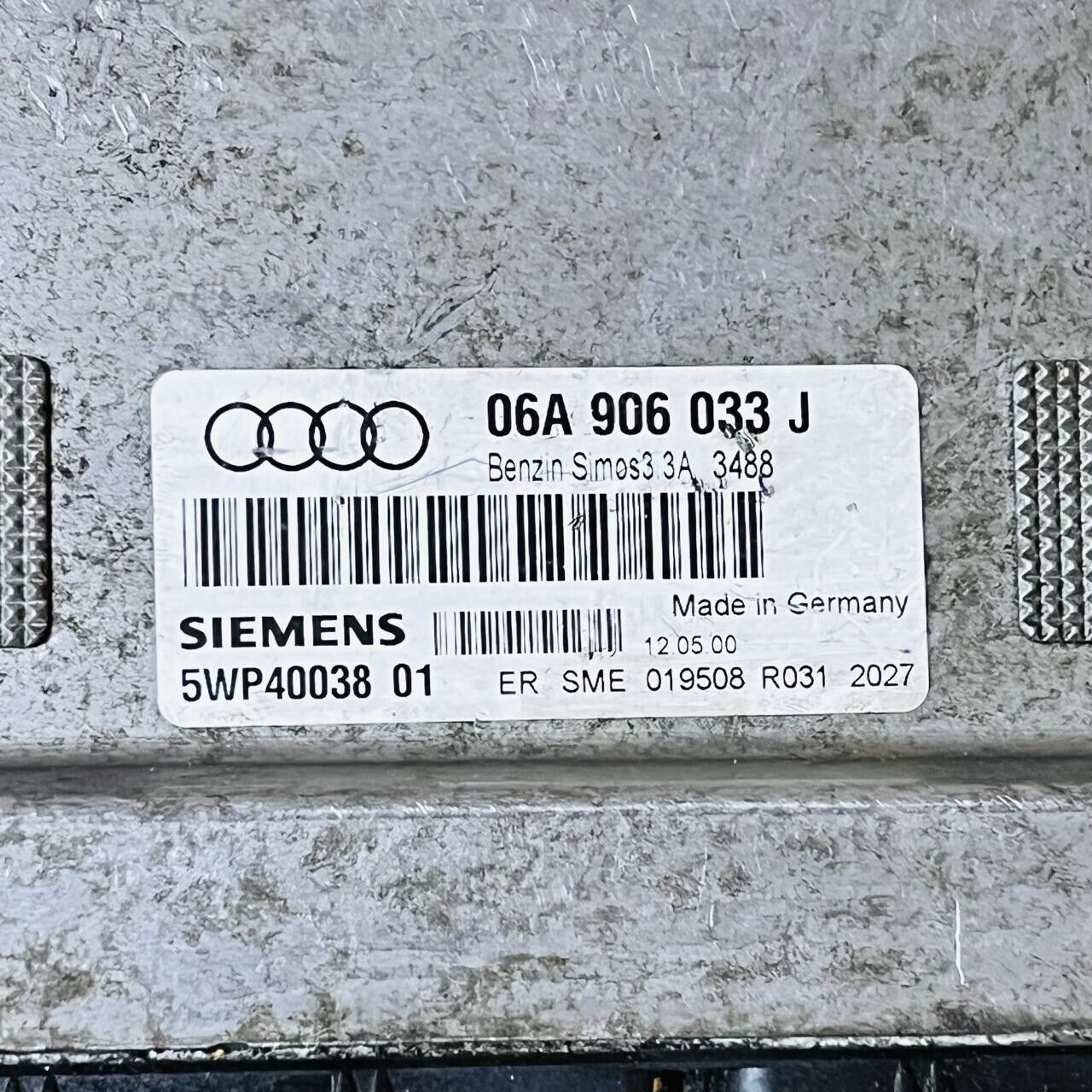 Audi A3 Engine Control Unit ECU - 06A906033J / 5WP4003801