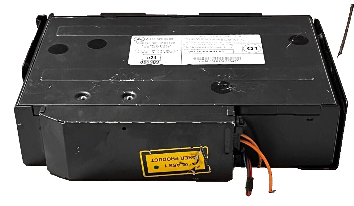 CD-Changer Genuine Mercedes W203/C209/R230/W463/636/639 - B67824018 A2038703389