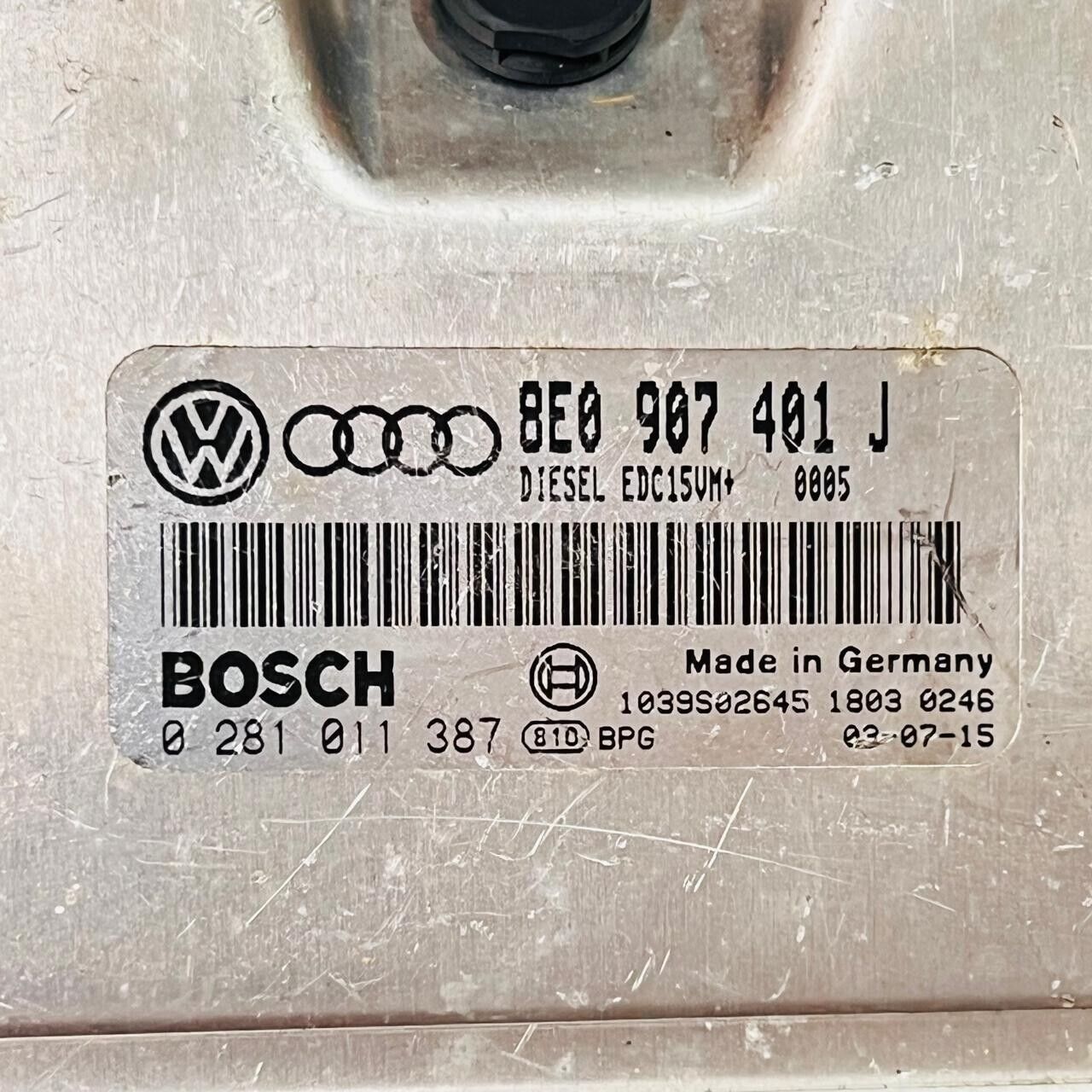 Audi A6 C5 Engine Control Unit ECU - 8E0907401J / 0281011387