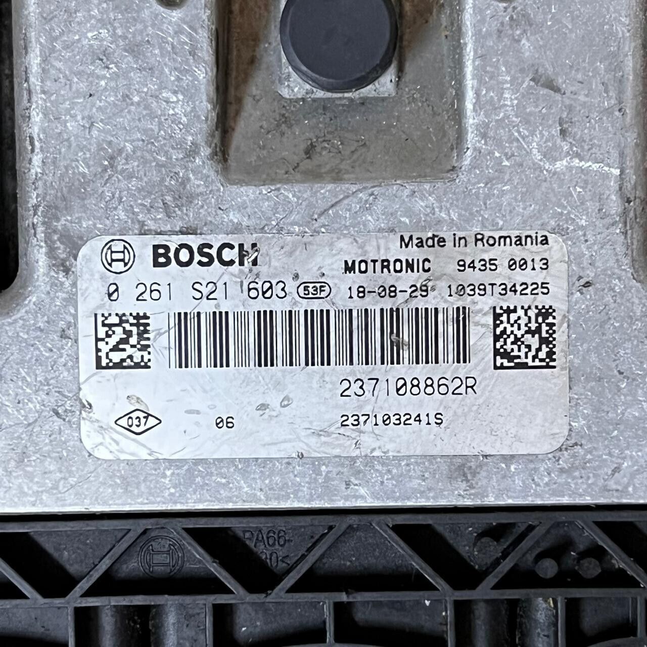 Bosch Motronic ECU - 0 261 S21 603 (OEM: 237108862R)