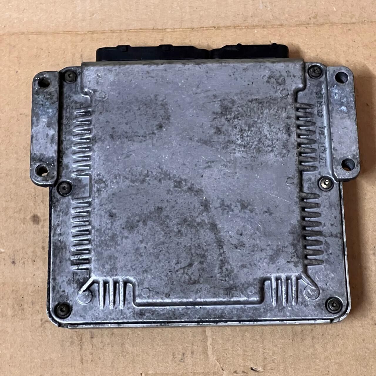 2004 Chrysler Voyager Engine Control Unit ECU - 0281011064 / P04727665AB / 665AB