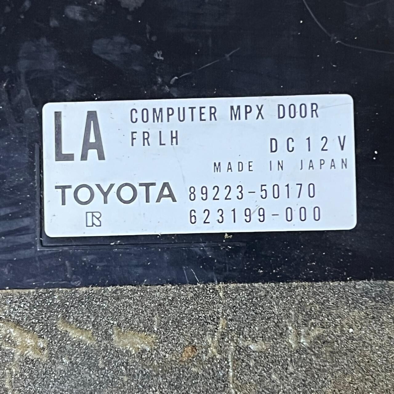 2001-2003 Lexus LS430 Left Front Door Control Unit - 89223-50170 / 623199-000