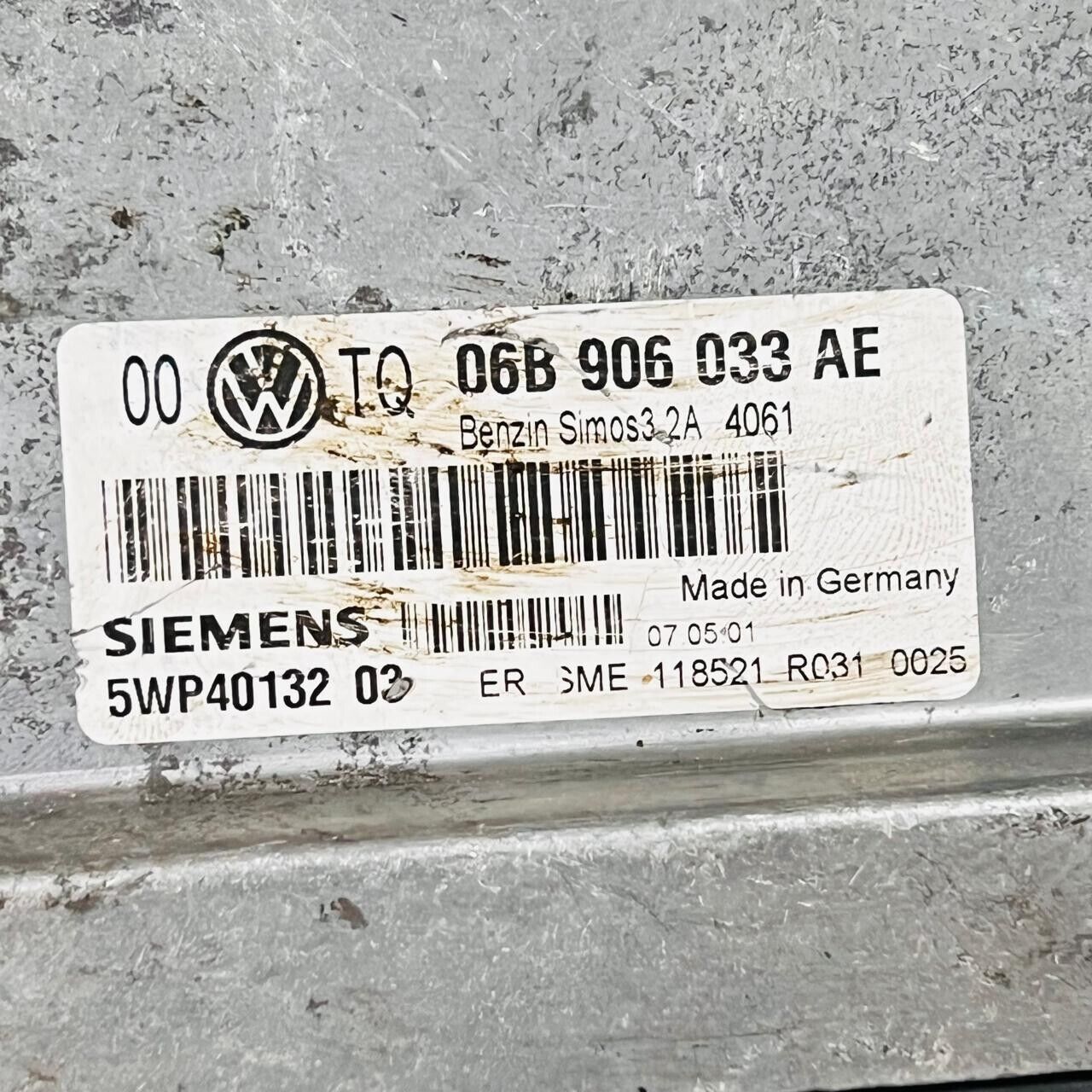 Volkswagen Passat Engine Control Unit ECU - 06B906033AE / 5WP40132