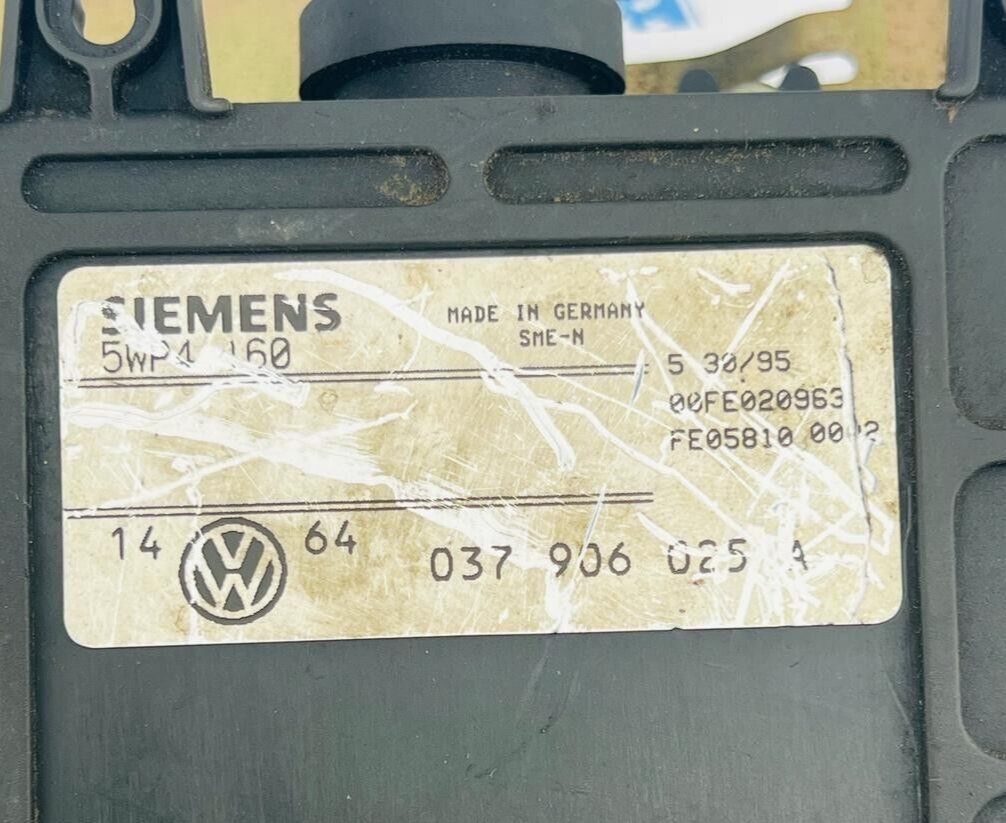 OEM Engine Control Module ECM For VOLKSWAGON GOLF 95 OE# 037906025A 5WP4160