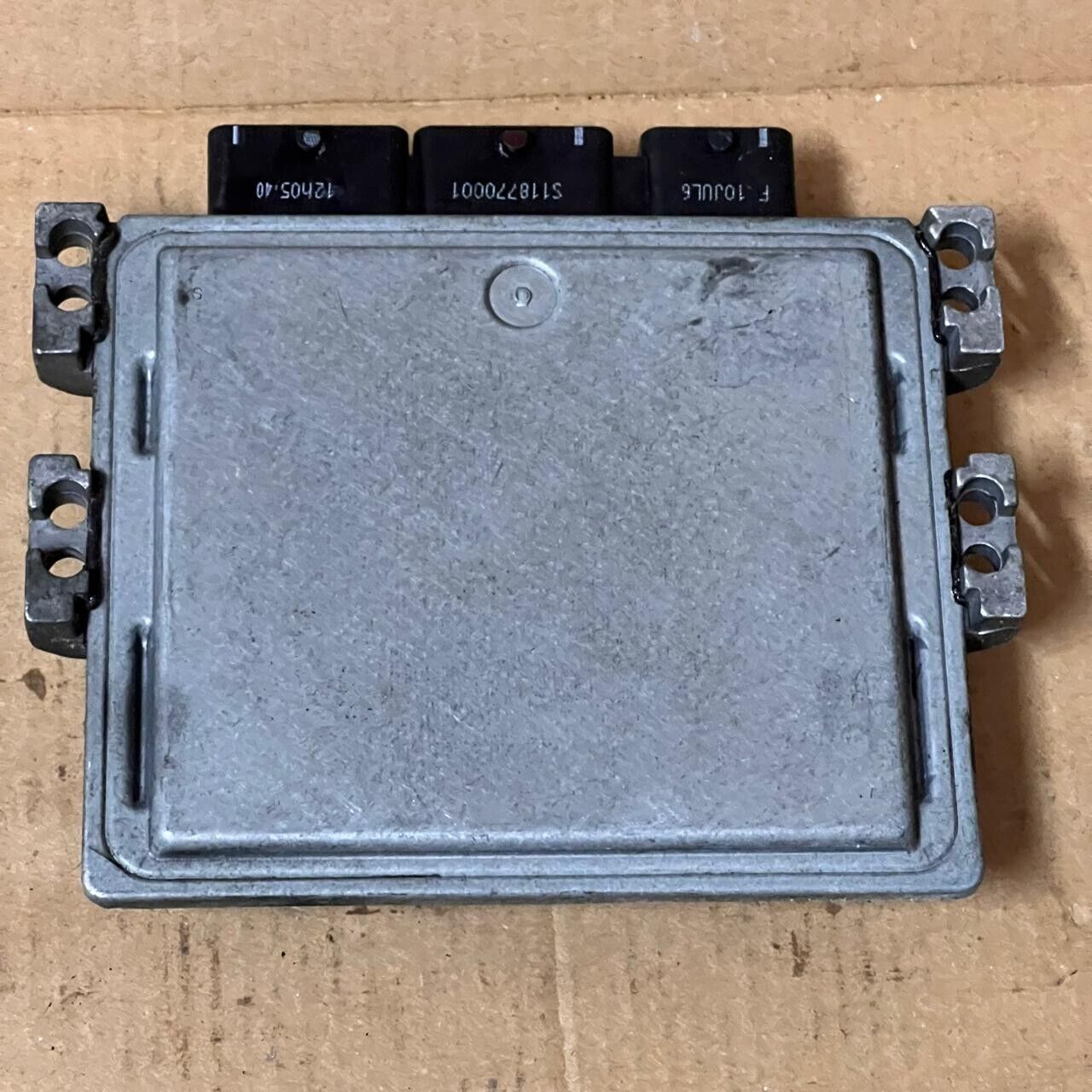 Renault Siemens Engine Control Unit ECU - 8200565863 / S122326109A / 8200592611