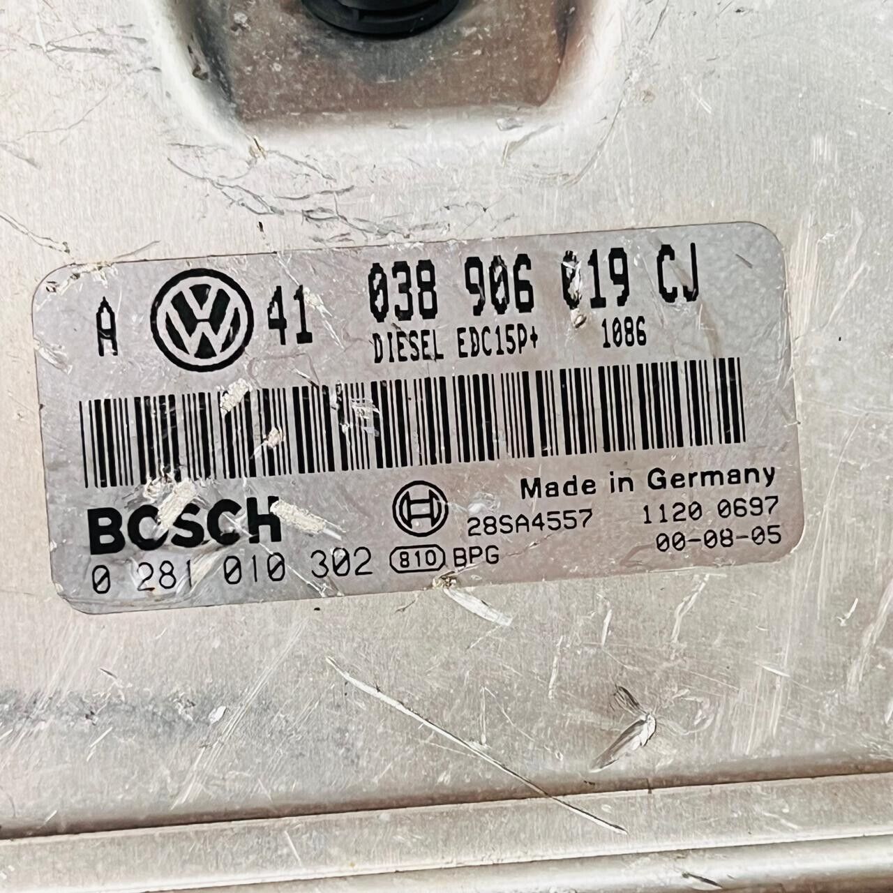 1998-04 Volkswagen Golf Bora Engine Control Unit ECU - 038906019CJ / 0281010302