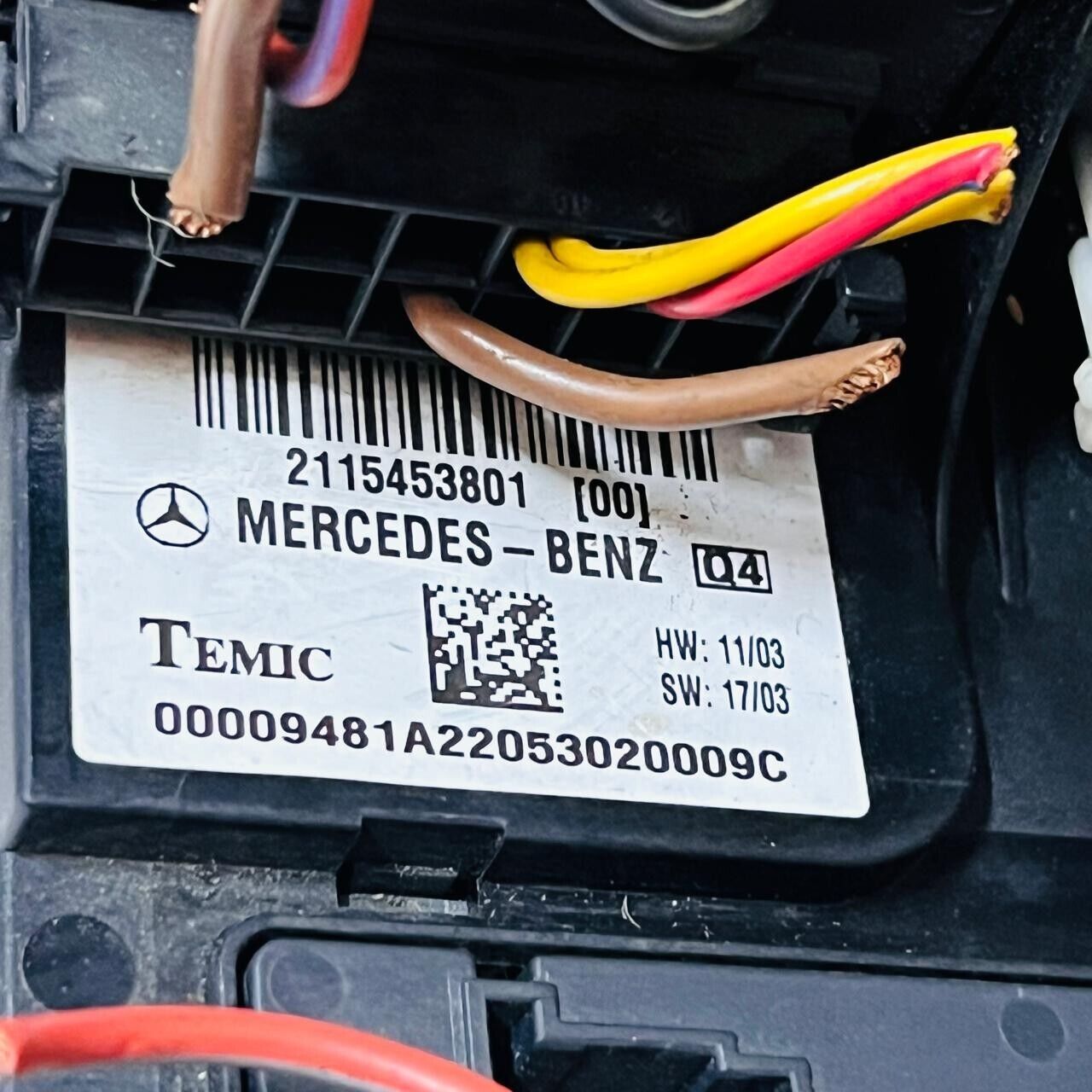 2007 Mercedes-Benz E-Class W211 Fuse Relay Box - 2115453801