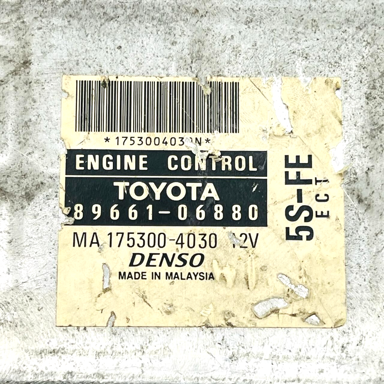 TOYOTA CAMRY 08/1999-06/2001 ENGINE CONTROL UNIT ECU 89661-06880