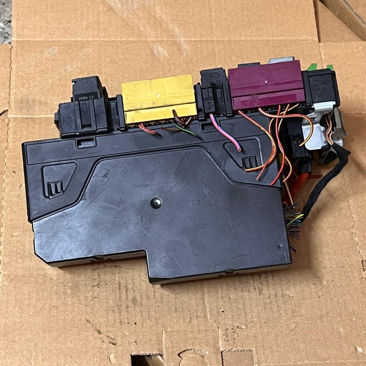 Mercedes-Benz C-Class Fuse Box Unit- 5DK011023-41 / 2129001606 / 2129011204