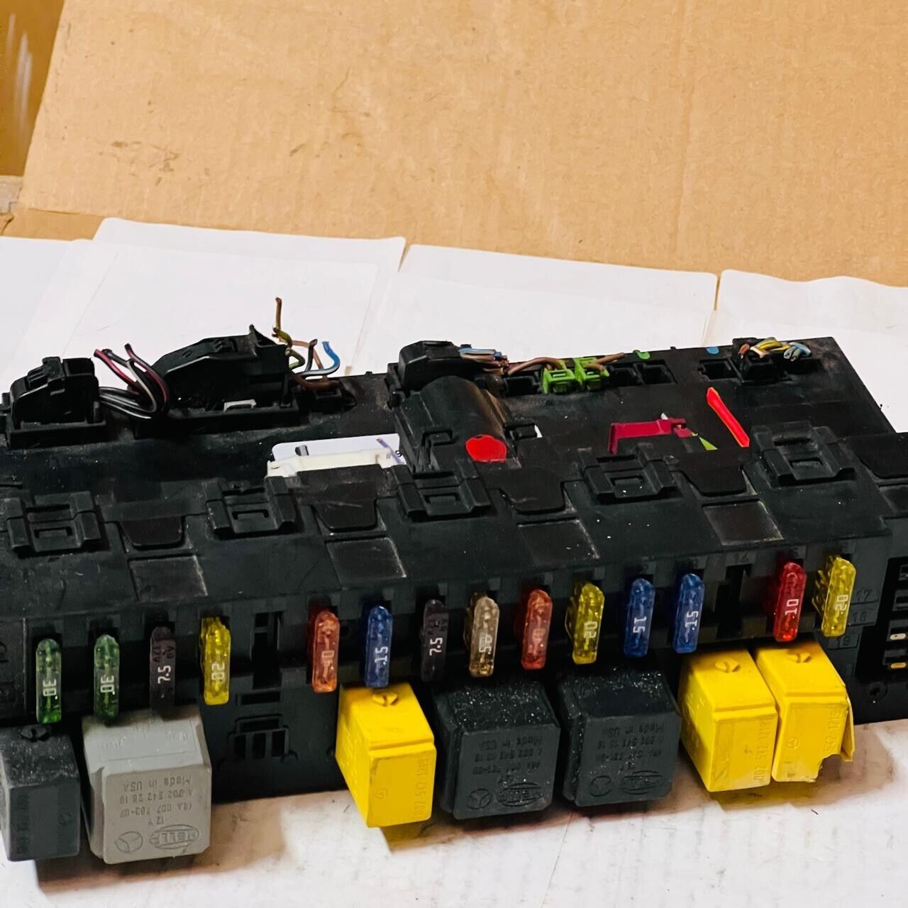 2003-2009 Mercedes-Benz E500 E350 Fuse Relay Box - 2115455601 / 5DK008047-57