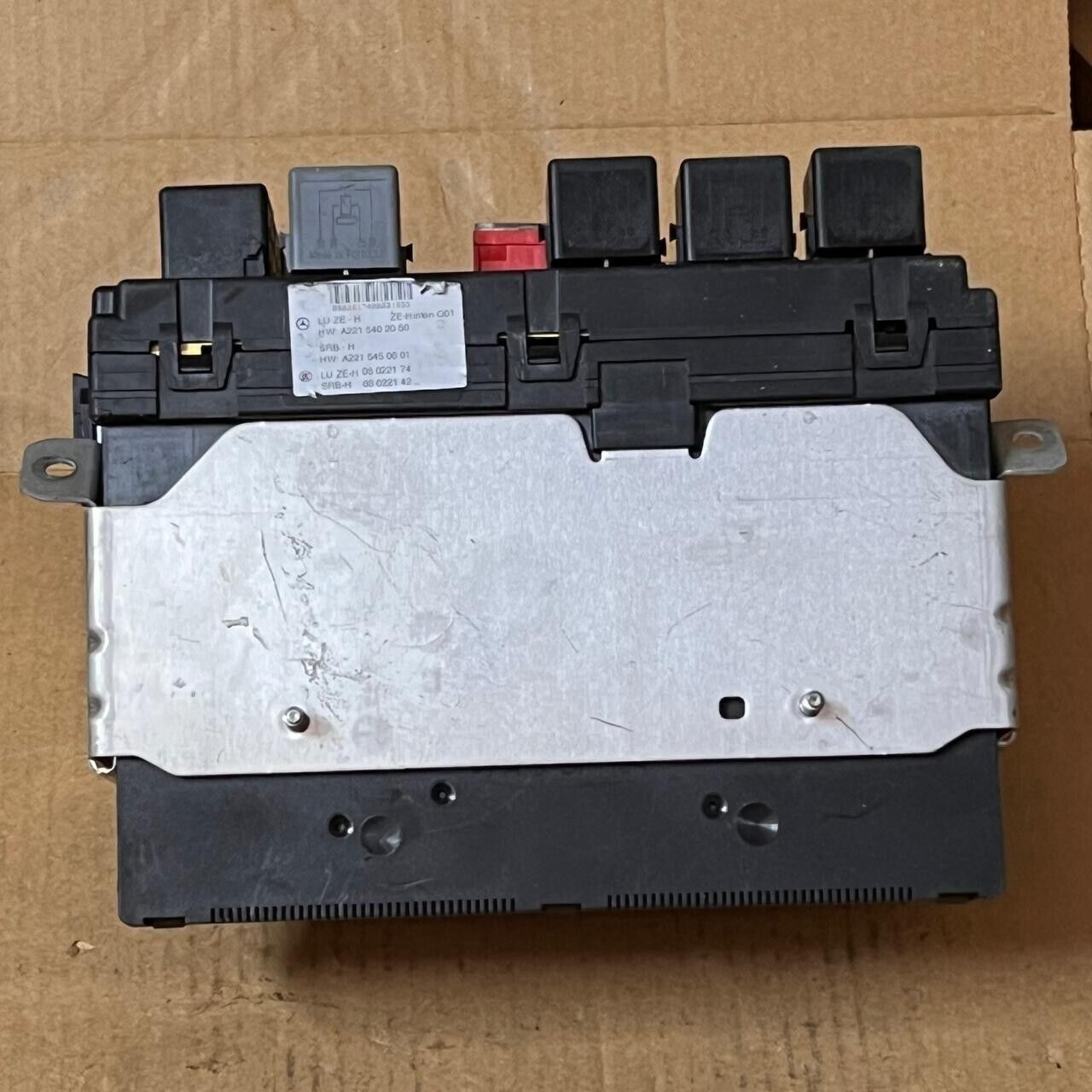 Mercedes-Benz S-Class W221 Fuse Box Unit - A2215402050 / A2215450801