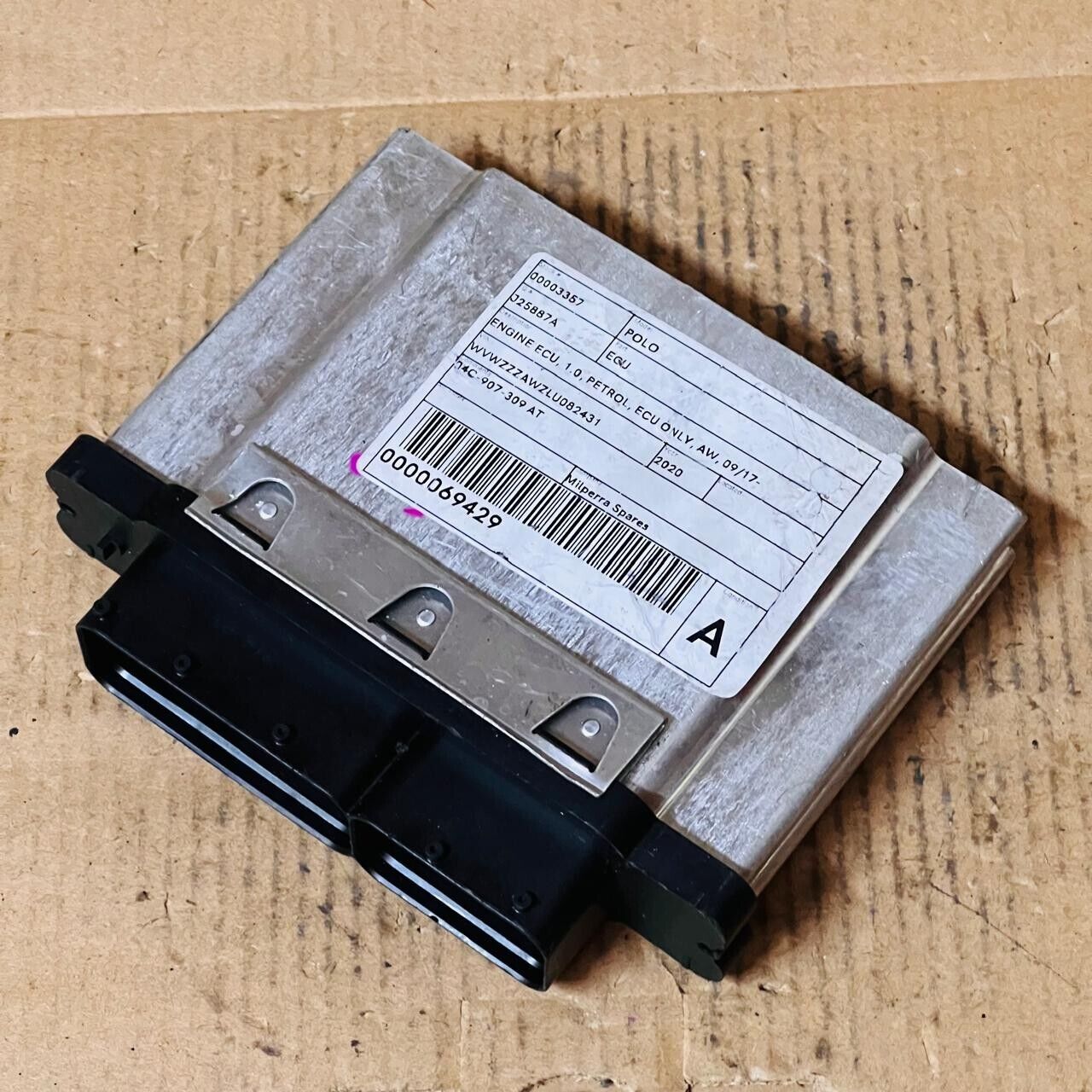 Volkswagen LT411 Engine Control Unit ECU - 04C907309AT / 0261S17501