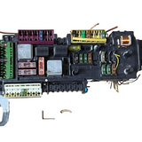 10-14 Mercedes W204 C300 C250 C350 Rear Fuse Relay Box Module 2049060105