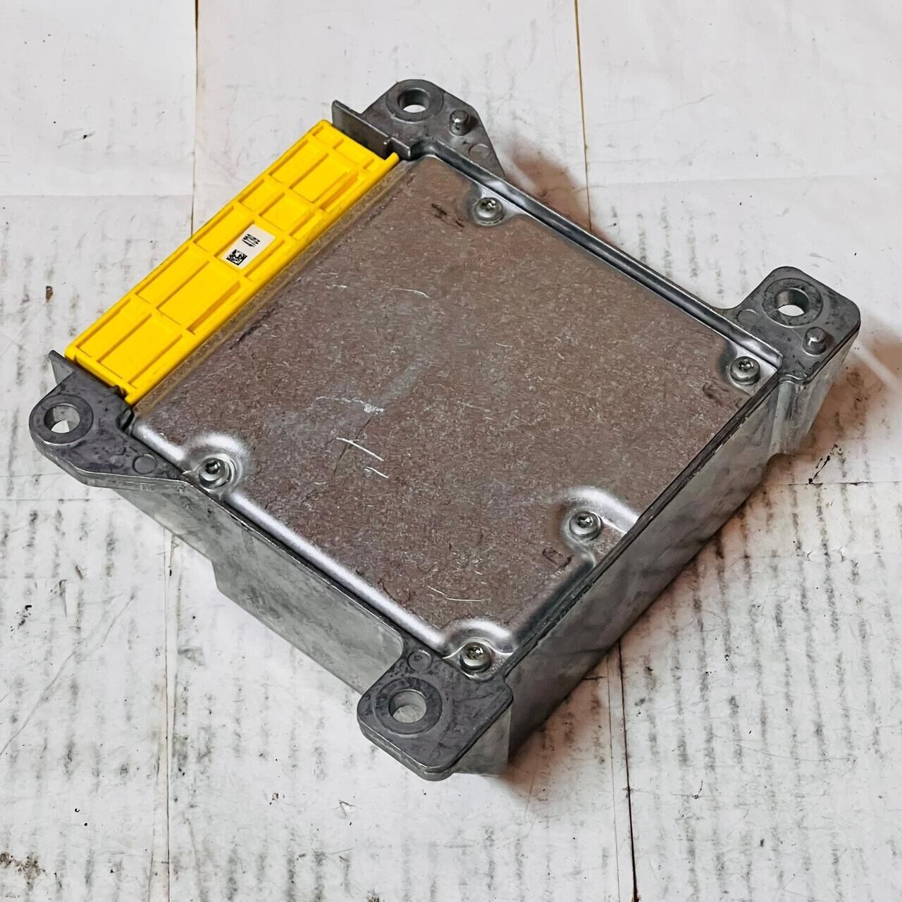 Mercedes-Benz W204 Airbug Control Module - A2049012704 / 5WK44739