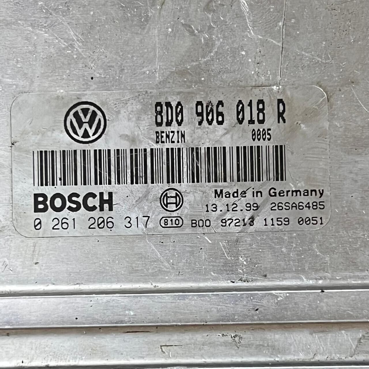 Volkswagen Passat B209 GR340 Engine Control Unit ECU - 8D0906018R / 0261206317