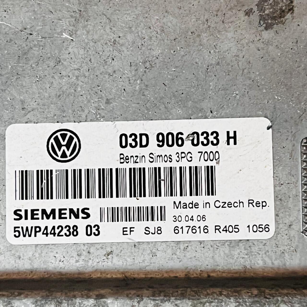 Volkswagen Siemens Engine Control Unit ECU - 03D906033H / 5WP44238 03 / 5WP44238