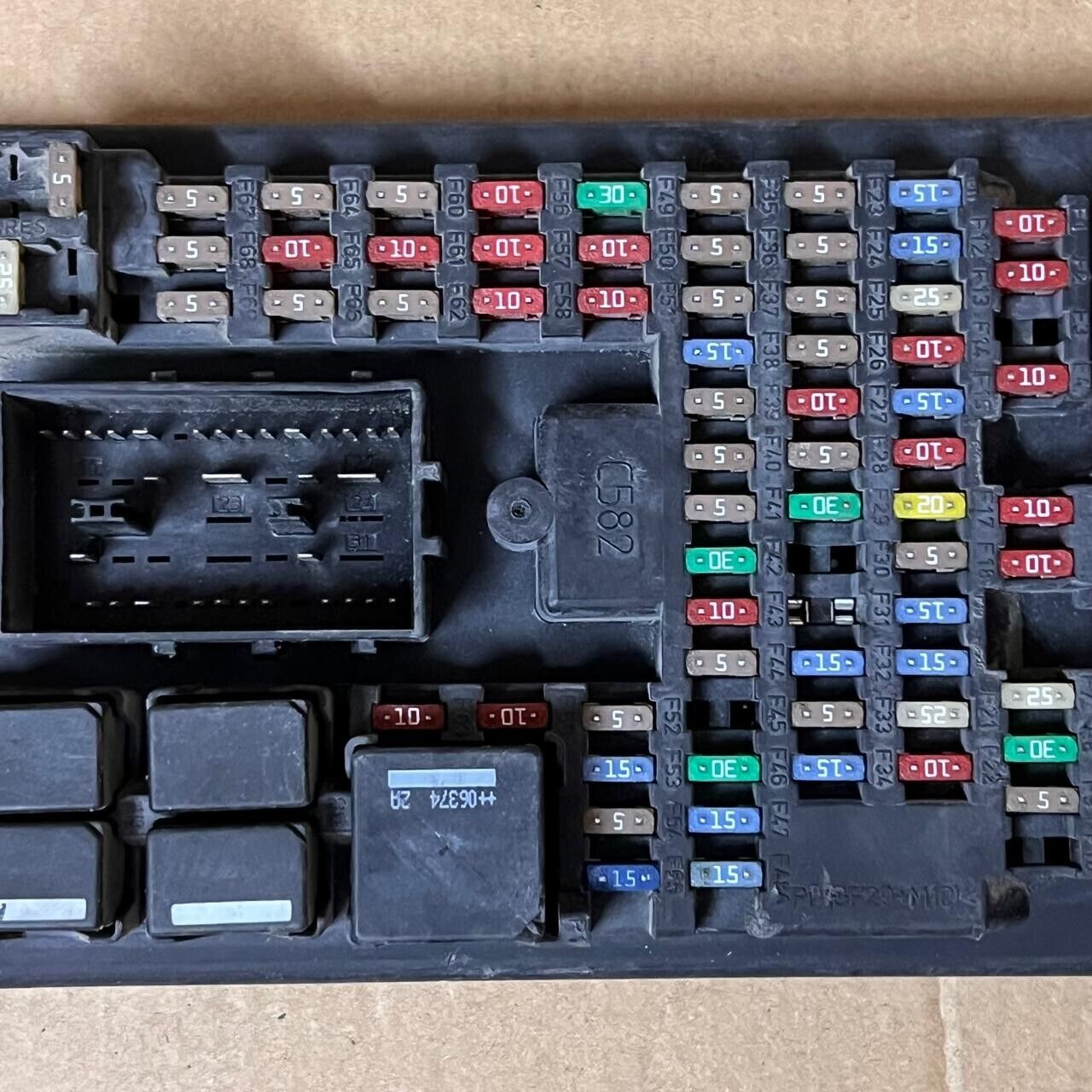 Land Rover Main Fuse Box TDV 6 Discovery 3 Range  YQE500420/519051718