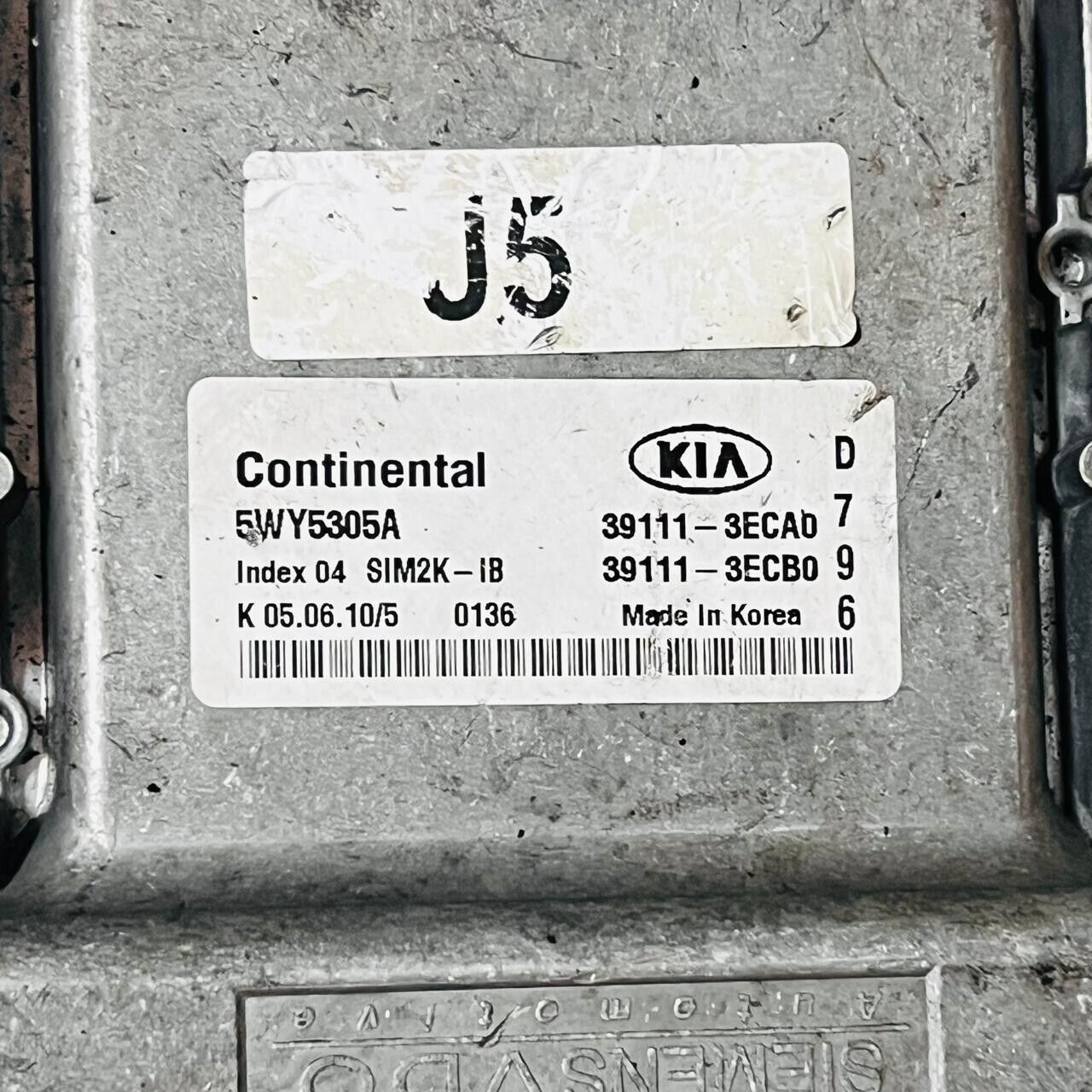 2010 KIA Cadenza Engine Control Unit ECU - 5WY5305A / 39111-3ECA0 / 39111-3ECB0