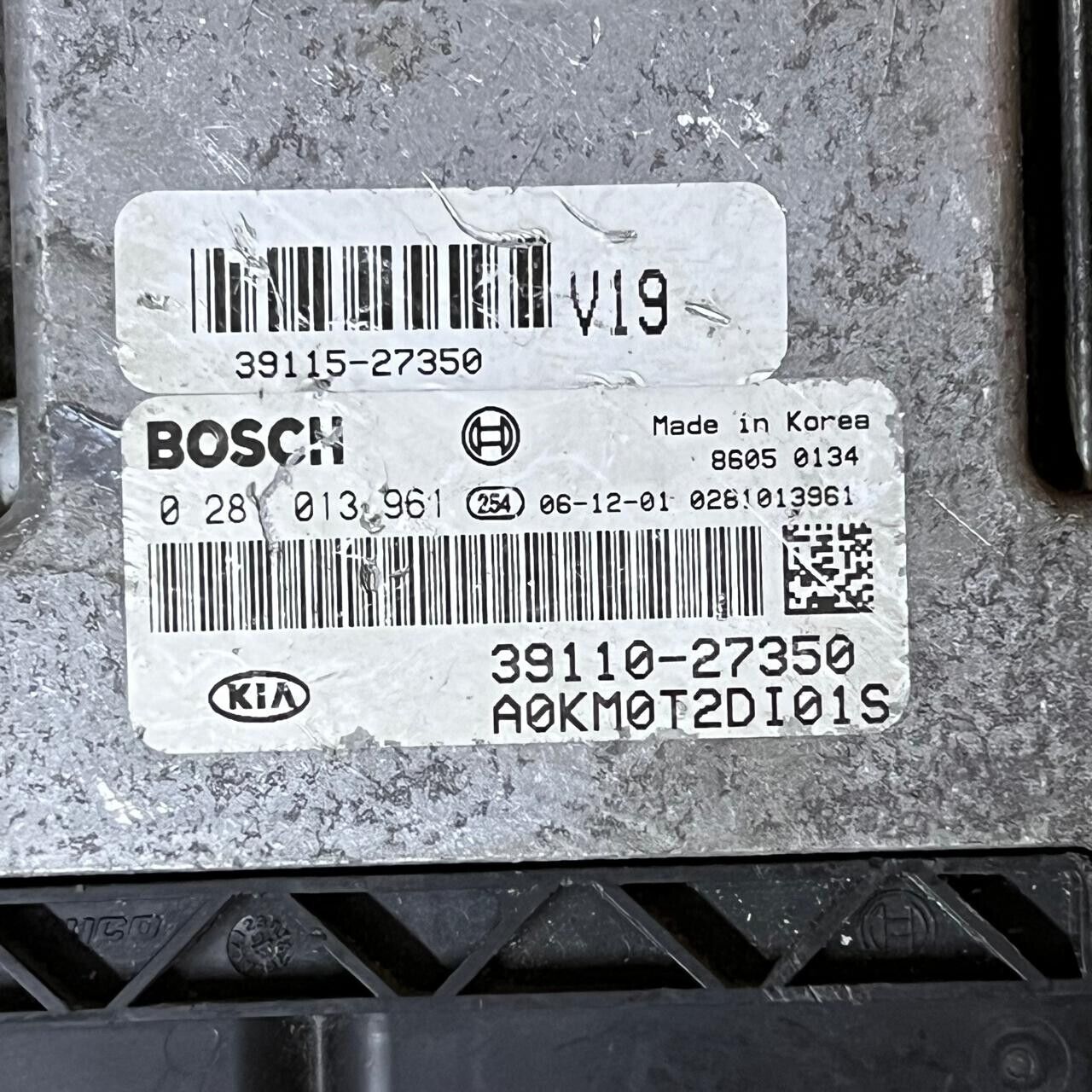 KIA Sportage Engine Control Unit - 0281013961 / 39115-27350 / A0KM0T2DI01S