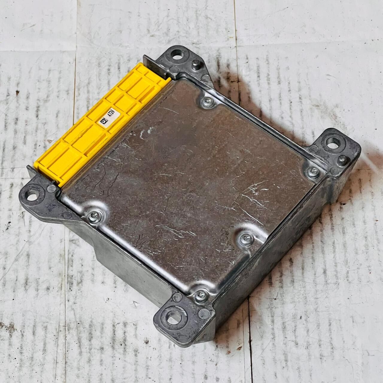 Mercedes-Benz W204 Airbug Control Module - A2049012704 / 5WK44739