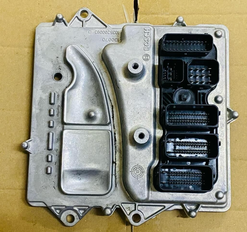 BMW Engine Control Module 8674949 Rl0340 0261S16757