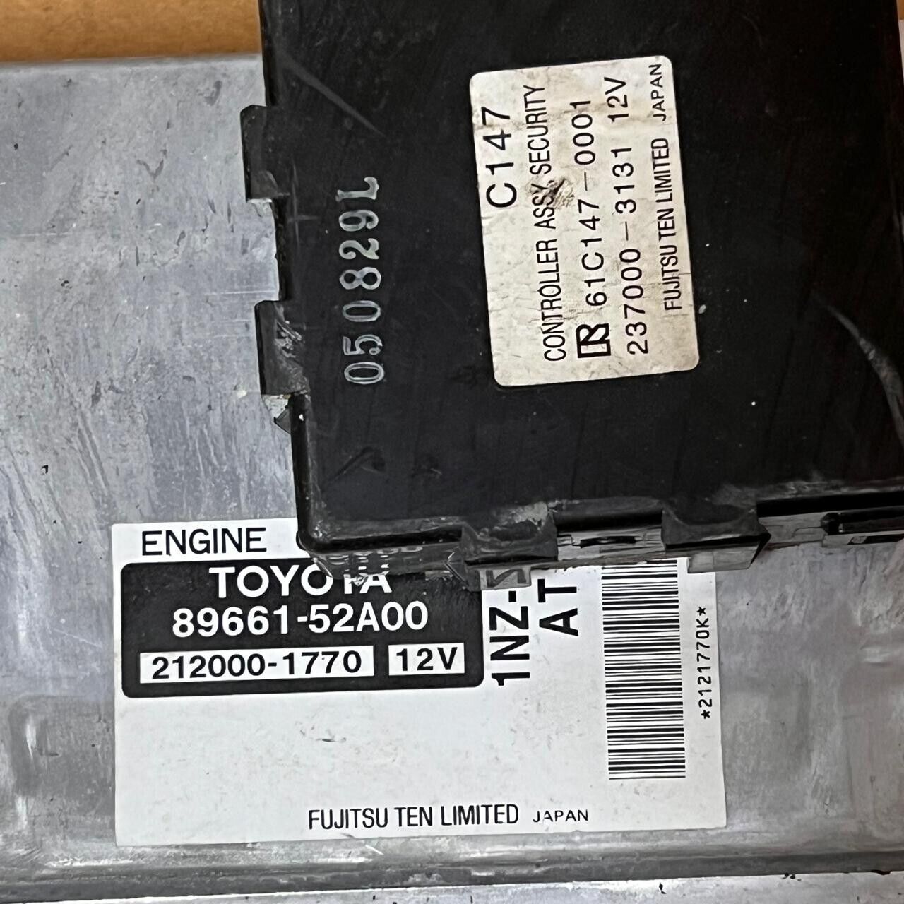 Toyota 2004 ECU - 89661-52A00 and Toyota Security Controller - 237000-3131