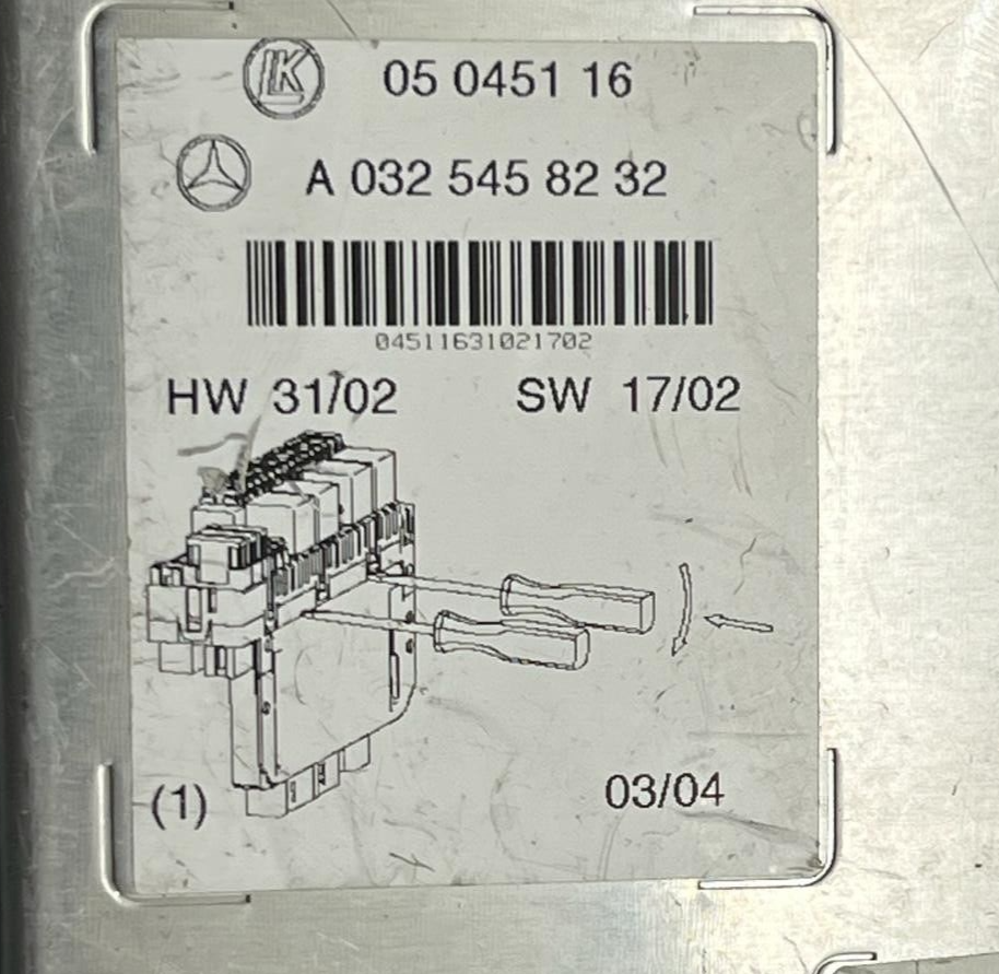 00-06 MERCEDES W220 S55 CL55 S430 AVANT GAUCHE SAM RELAY FUSIBLE BOX A0295450432