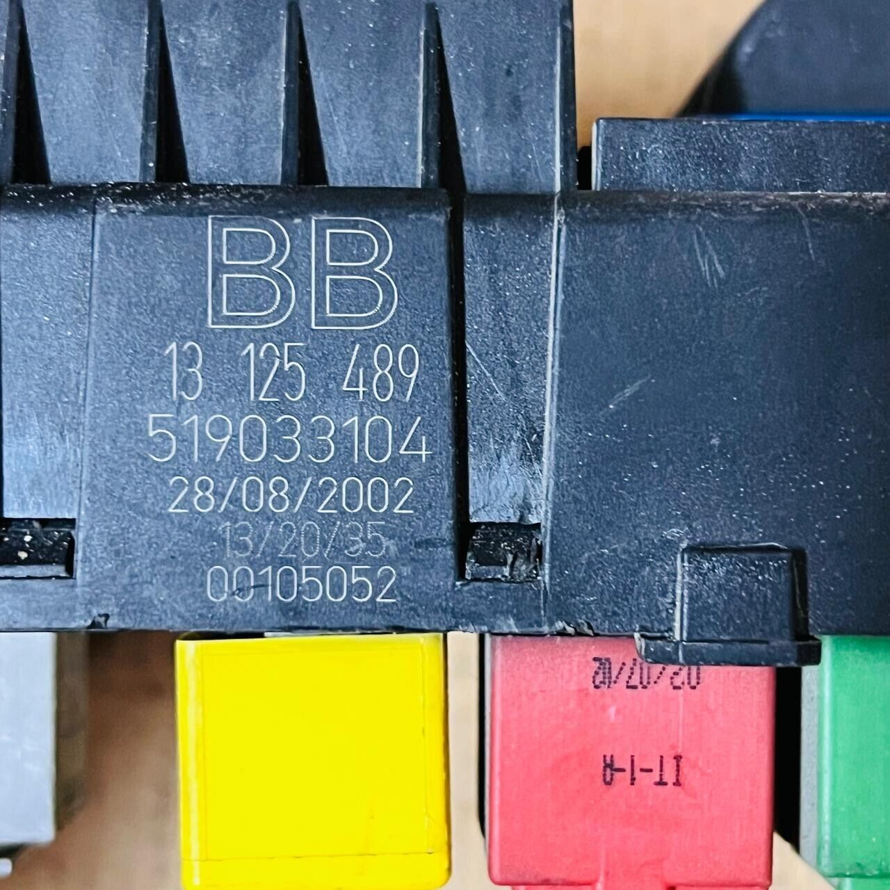 2003 Opel Vectra Fuse Module - 13125489 / 519033104