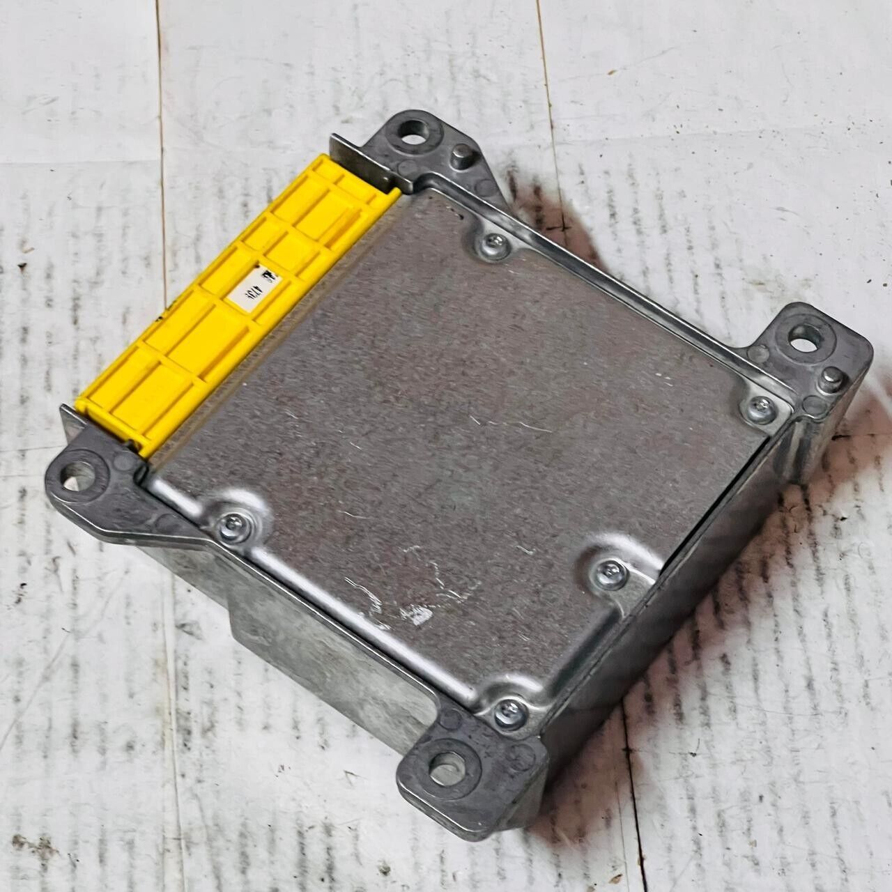 Mercedes-Benz W204 Airbug Control Module - A2049012704 / 5WK44739