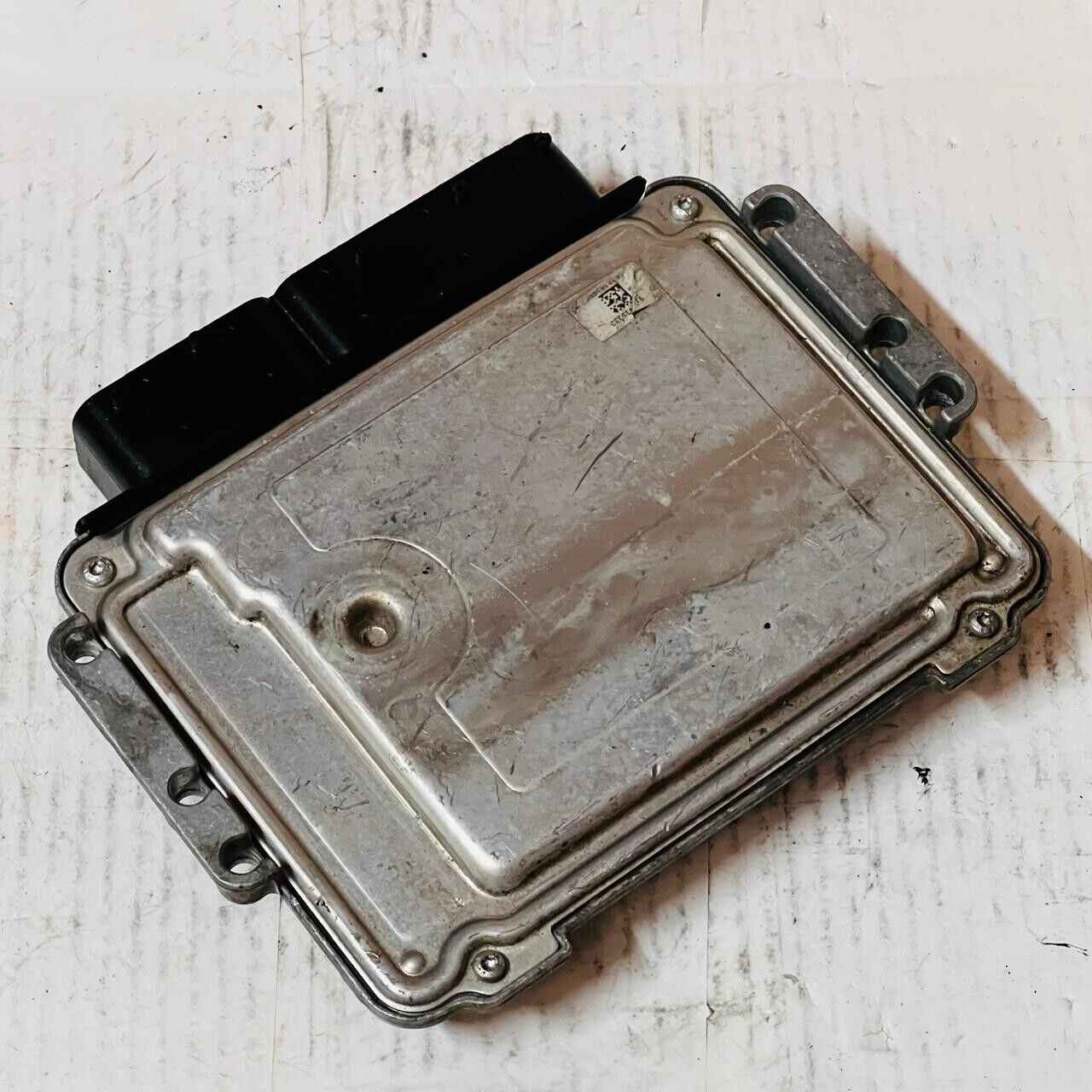 KIA Sportage Engine Control Unit ECU - 39110-27377 / 3911027377 / 0281015511