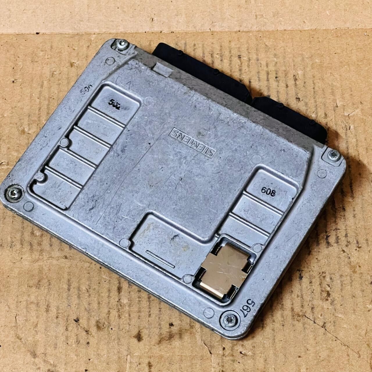 ŠKODA Engine Control Unit ECU - 06A906033BG / 5WP4015604