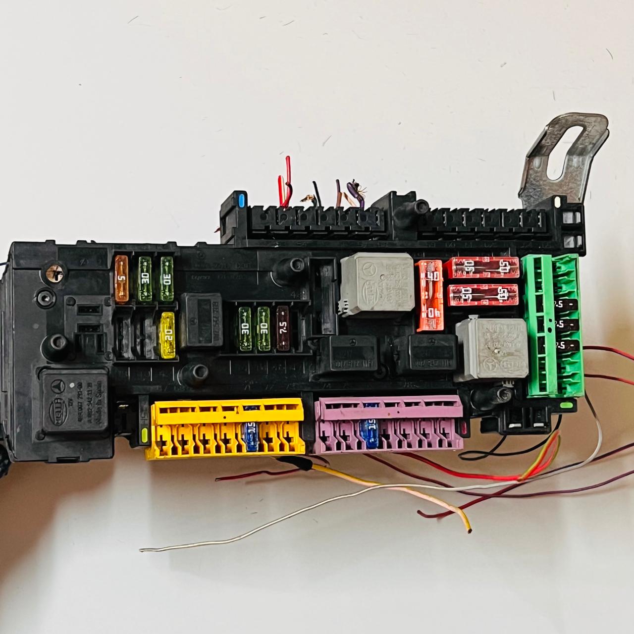 Mercedes C-Class Rear SAM Fuse Box Module 2.1 Diesel 2009 W204 OEM 2045458601 5DK009225-28