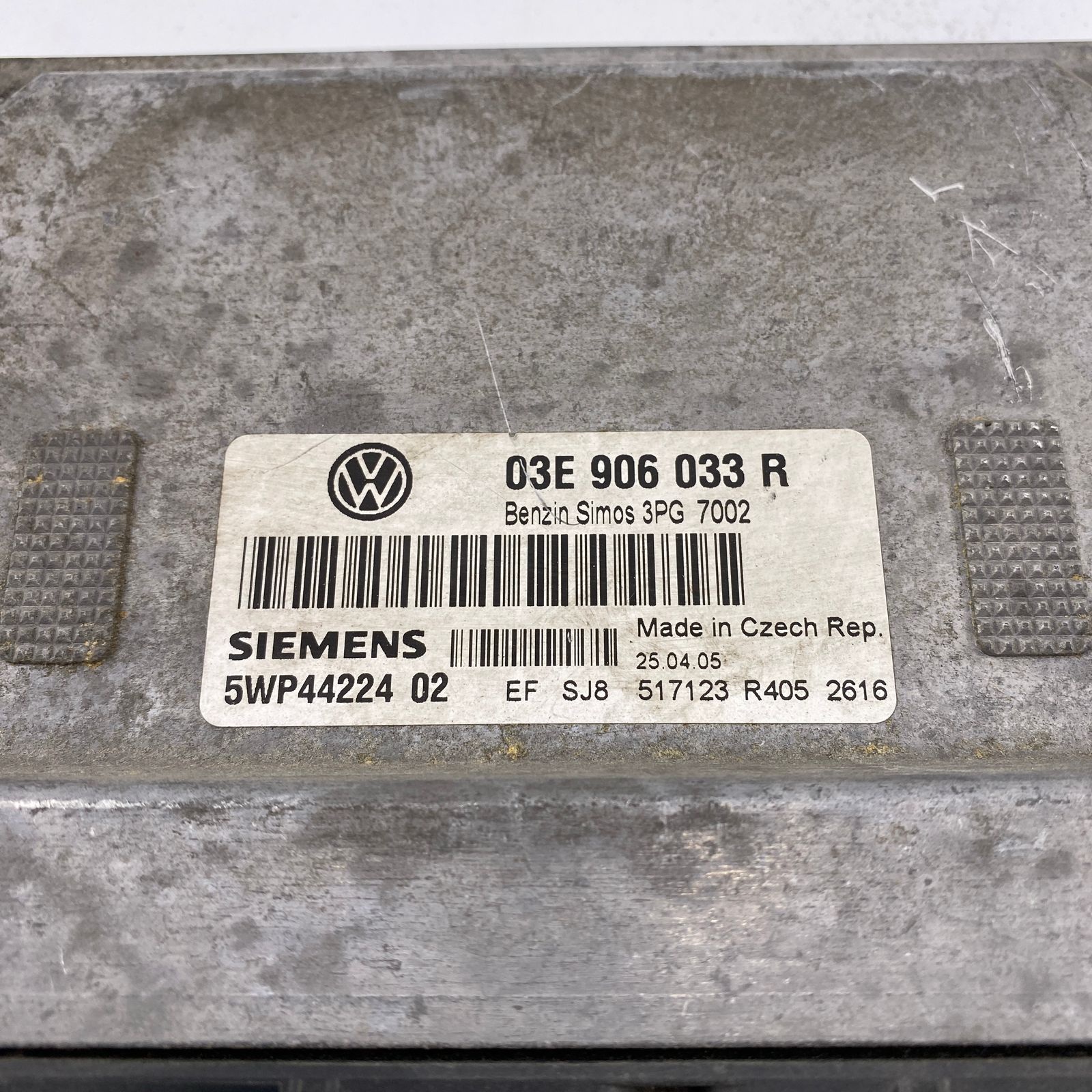 VW POLO 9N engine control unit ECU 03E906033R 2003 18036596-