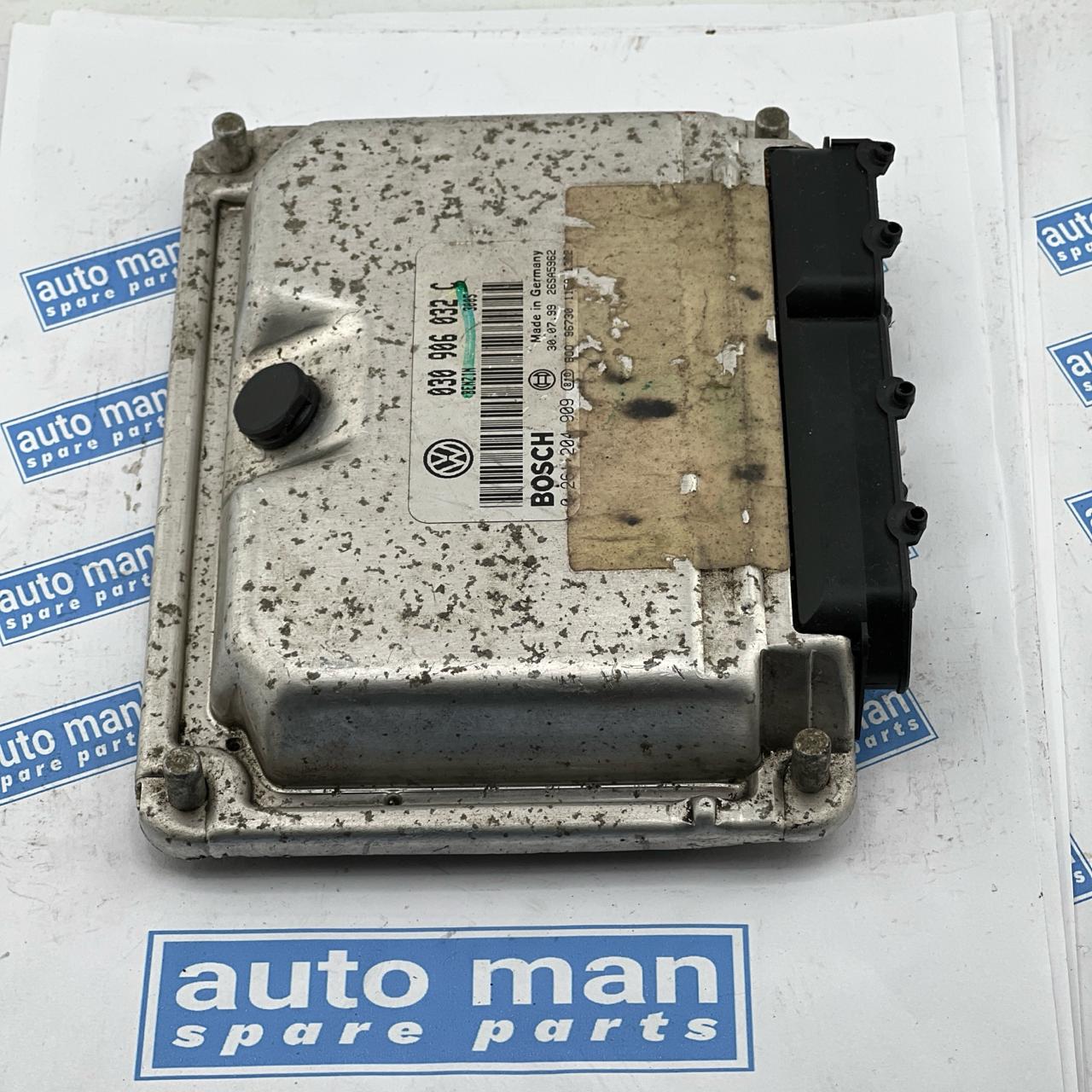 SEAT Engine Control Unit ECU 030906032C 0261204909