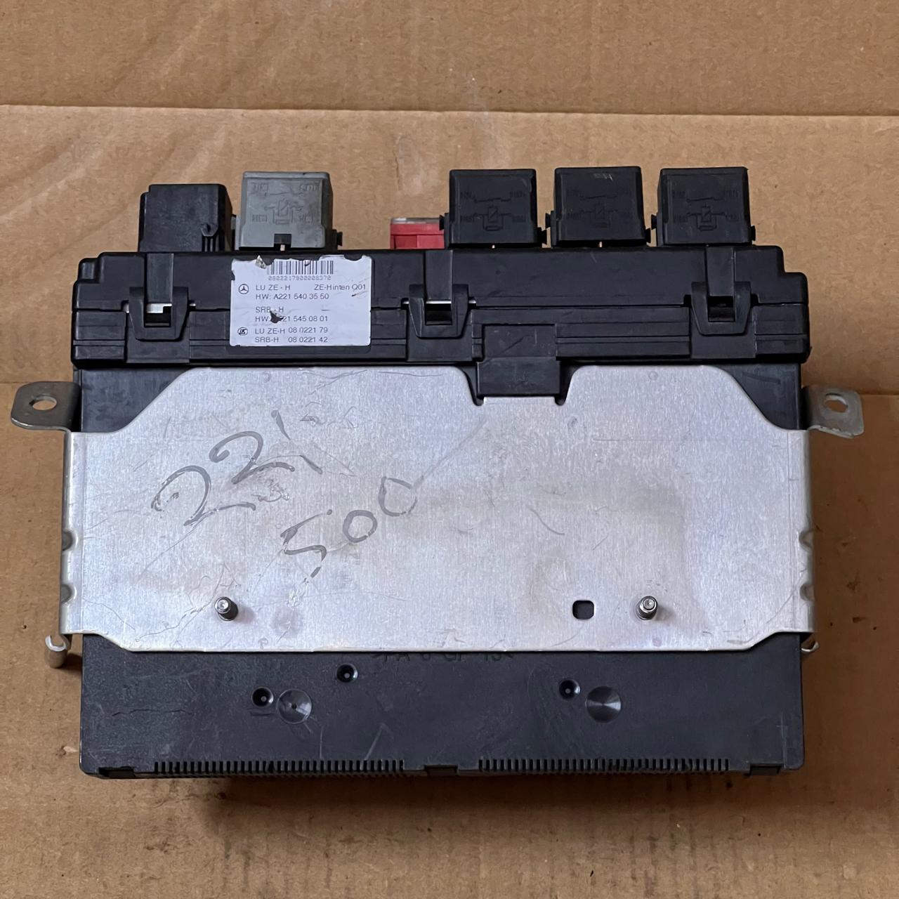 MERCEDES-BENZ S-CLASS W221 FUSE BOX A2215403550