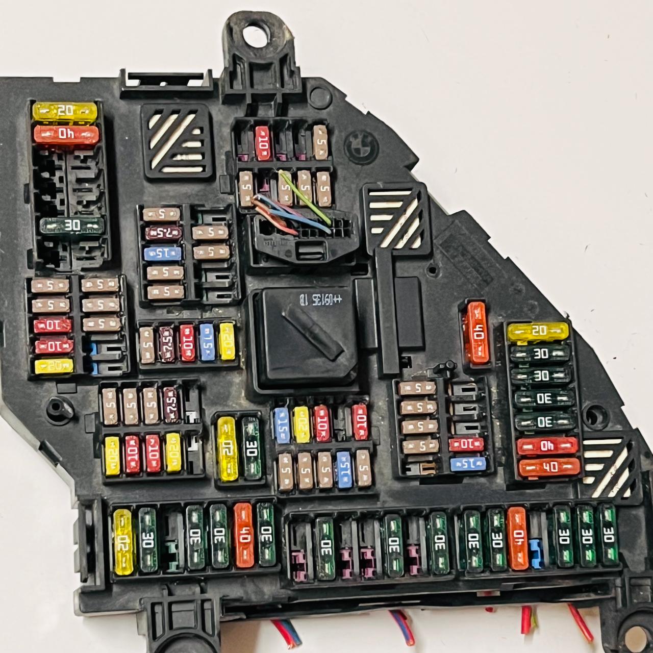 09-15 BMW 750i 750Li F01 Rear Power Distribution Fuse Box 9151322-04 OEM