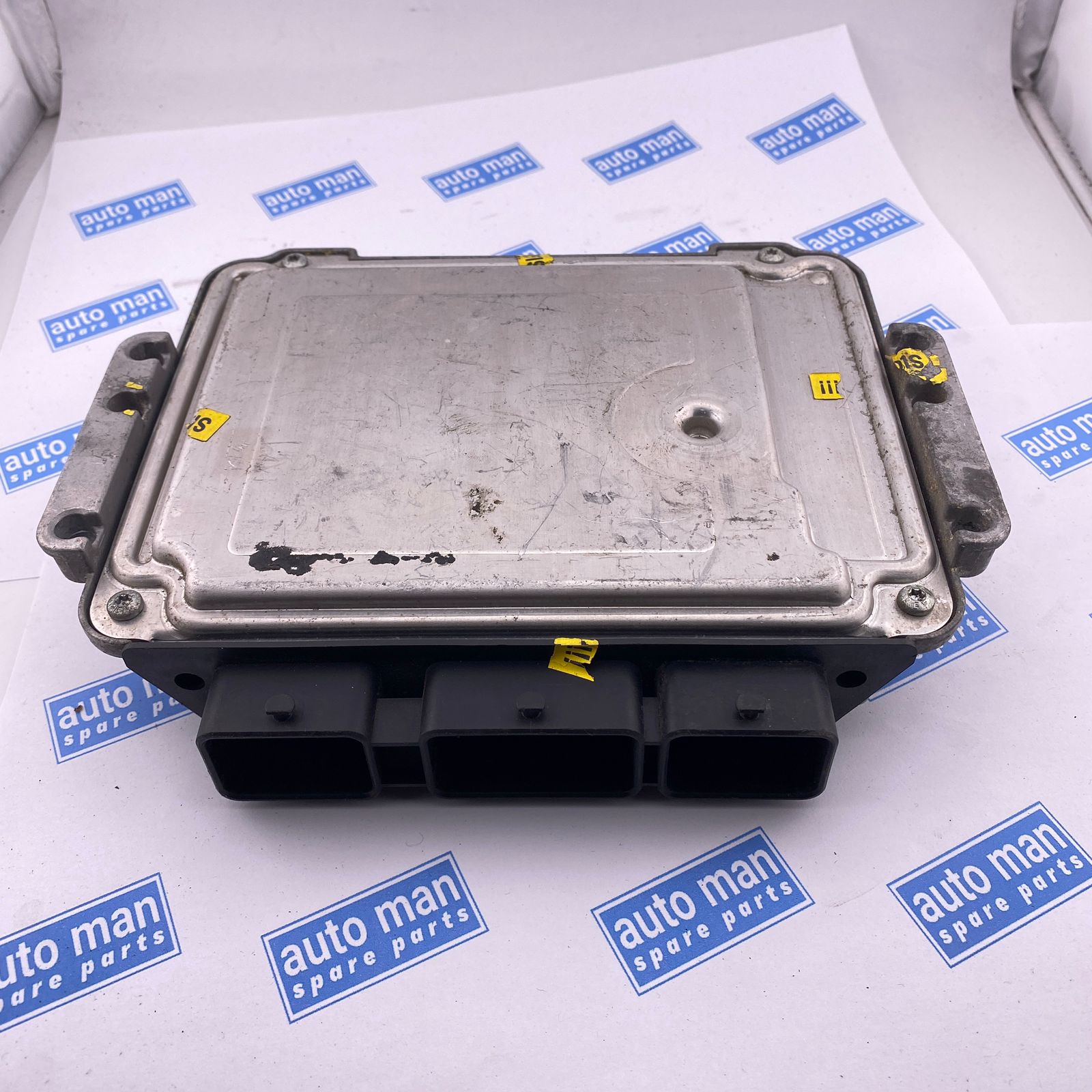 Renault   engine control unit 8200527725 Bosch 0281012589