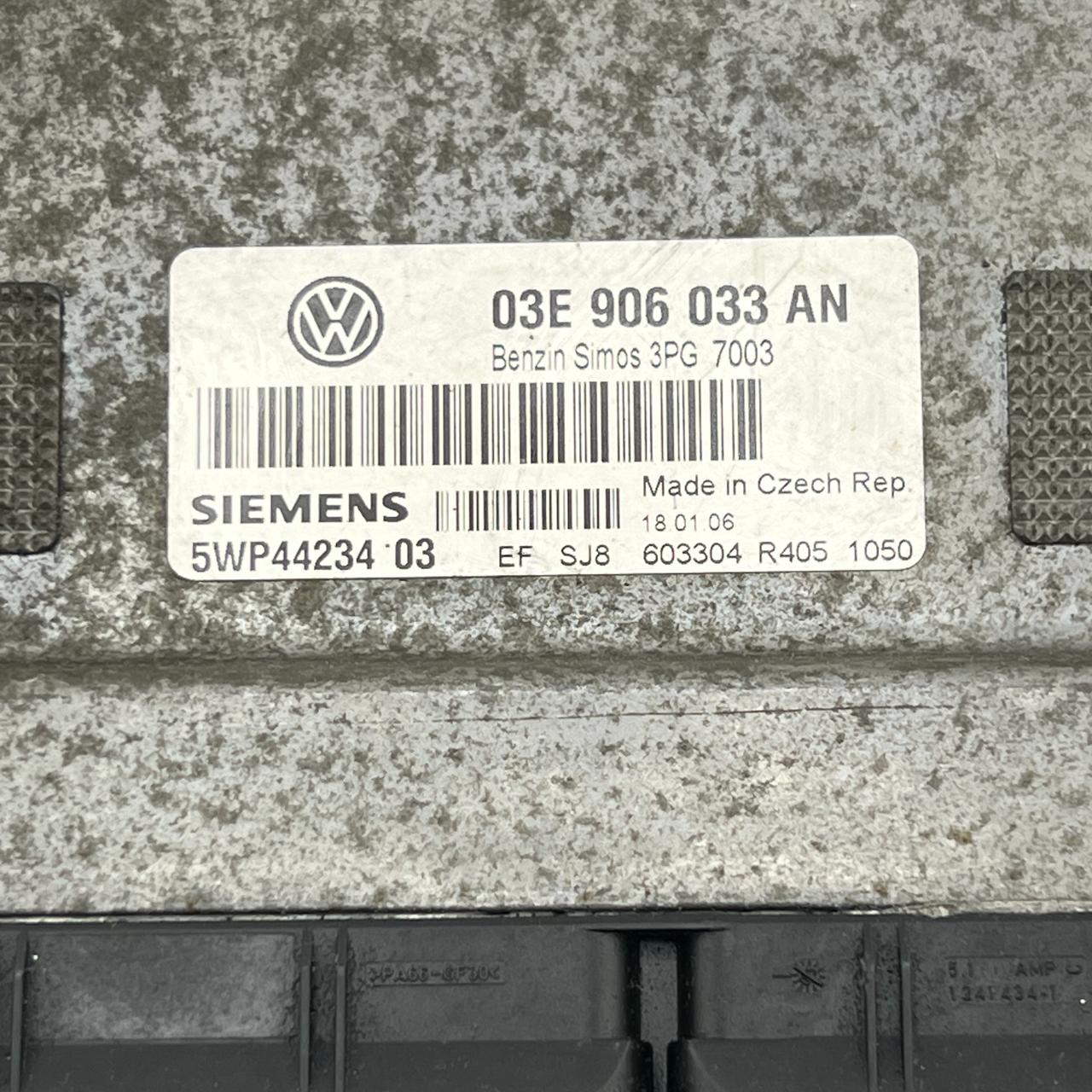 P590 VW ECU Control Module Unit 03E906033AN