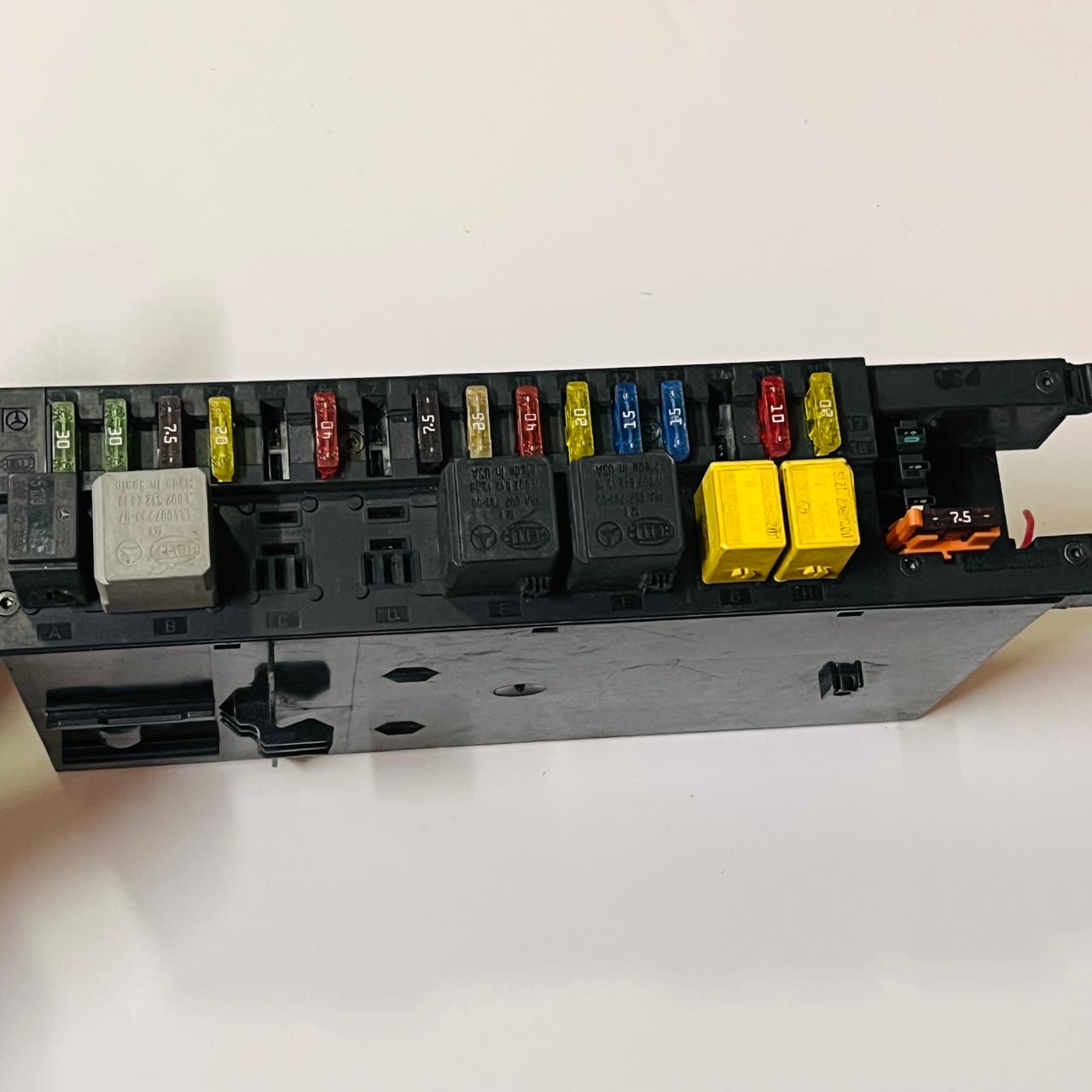 03-11 Mercedes W211 E55 CLS550 Rear SAM Trunk Control Fuse Box 2115456501 / 5DK008047-26 OEM